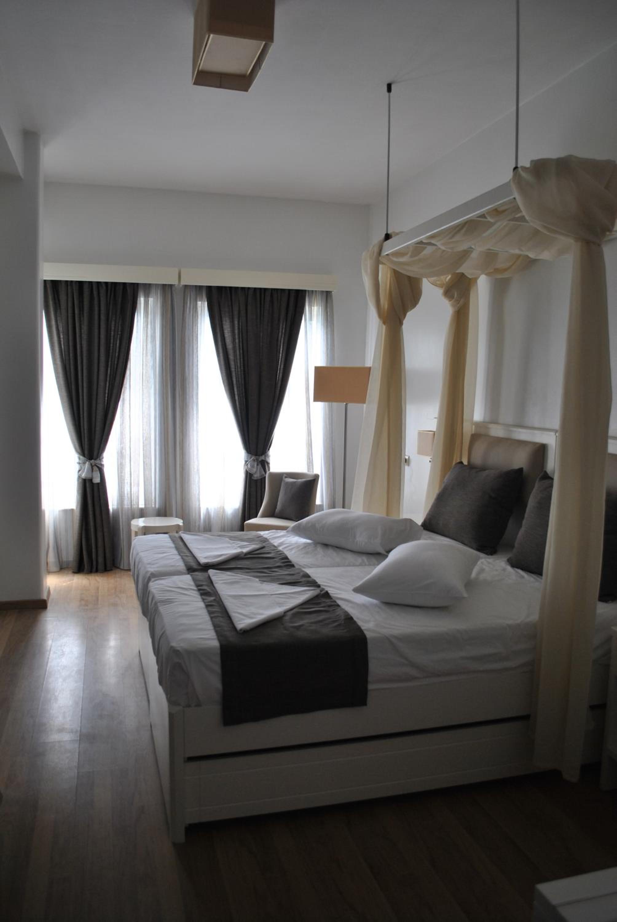 Superior Double Room with Hydromassage Shower - Sea Front 4th floor - Photo 9