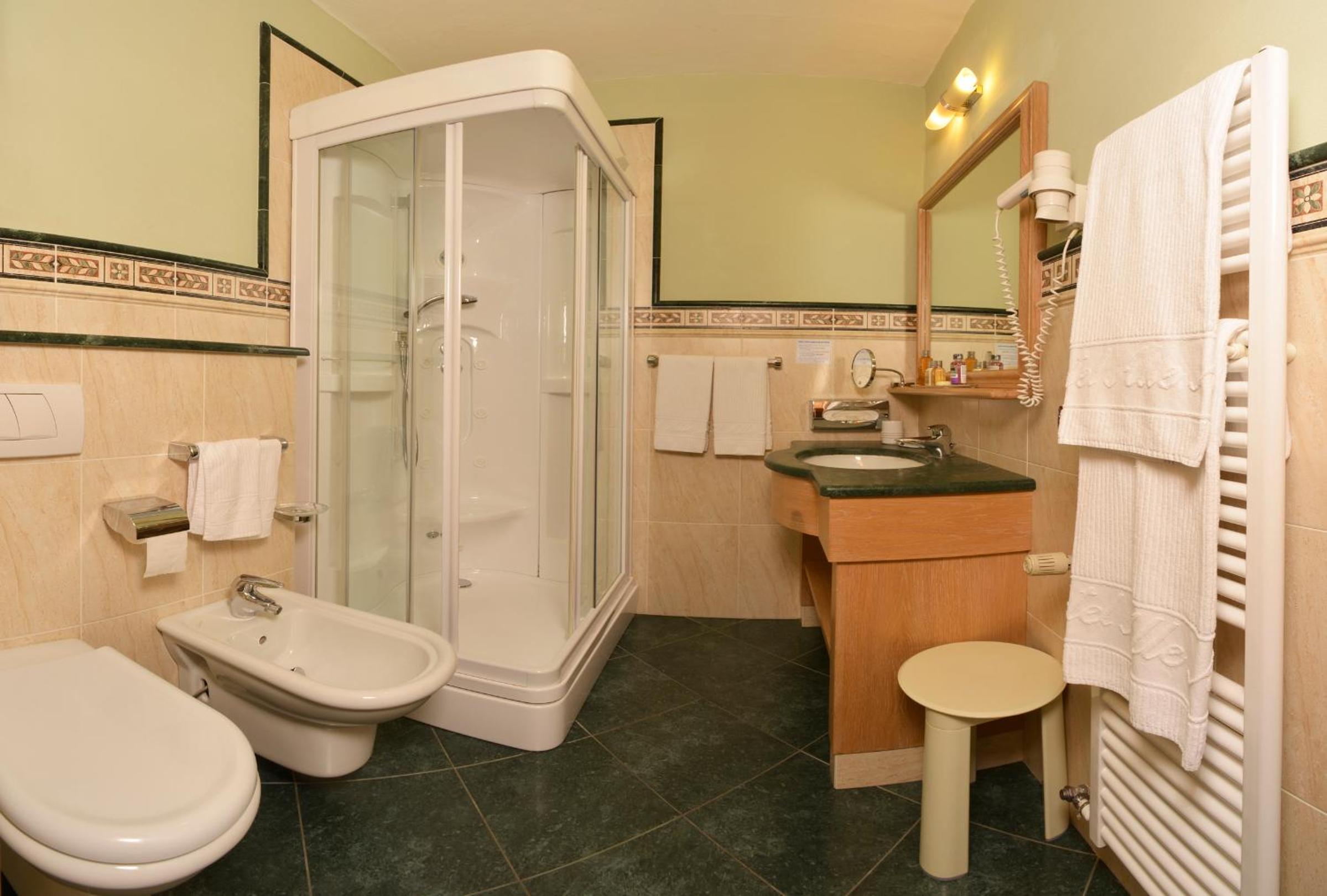 Double or Twin Room - Photo 6