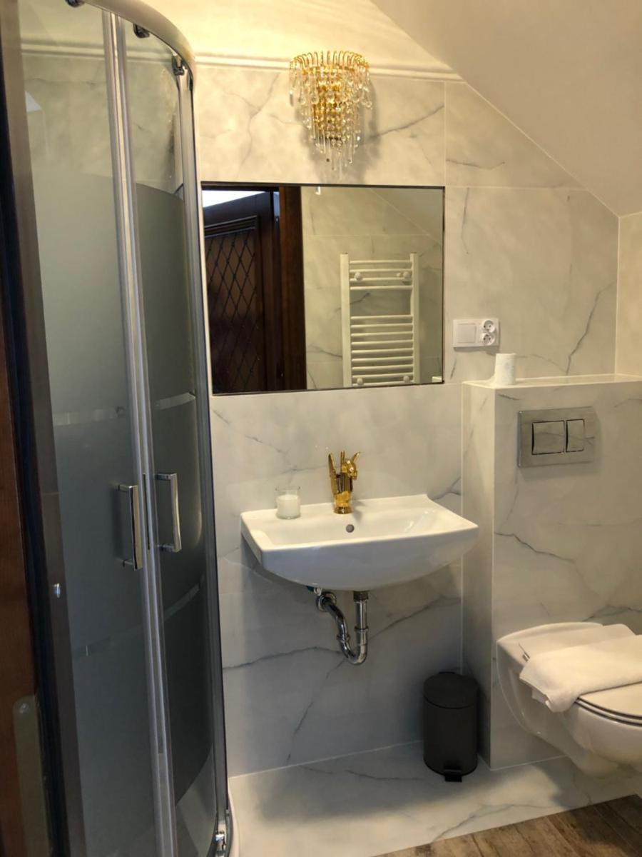 Standard Twin Room - Photo 4