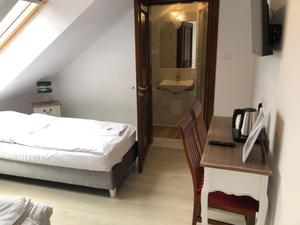 Standard Twin Room - Photo 7