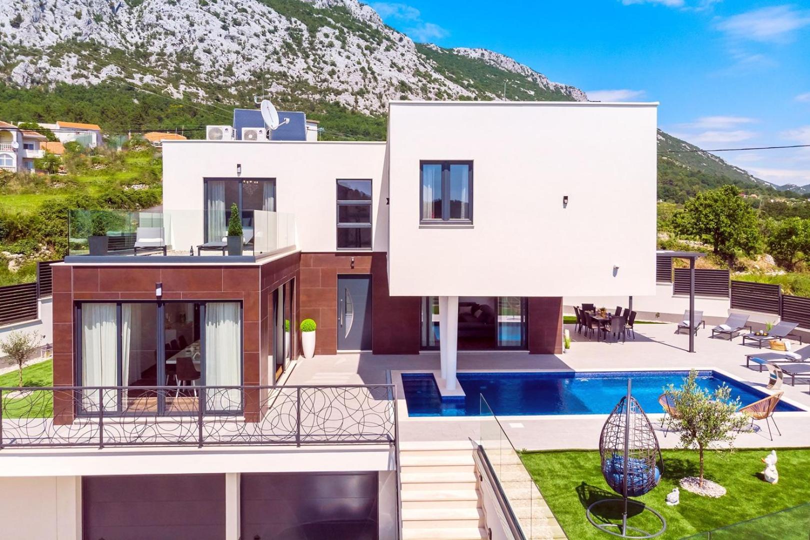 Villa with Private Pool photo 3