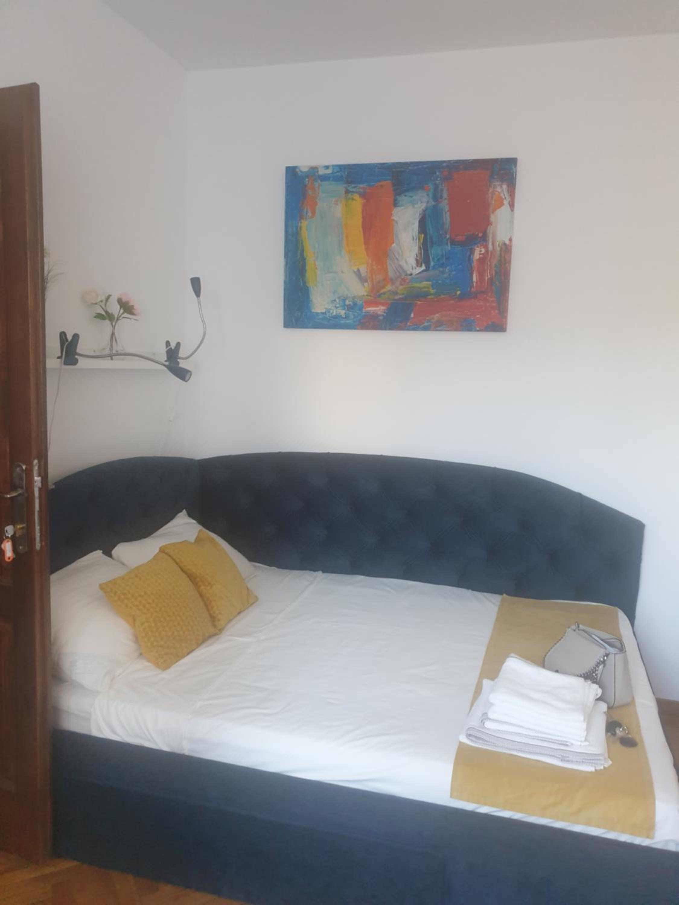 One-Bedroom Apartment - Photo 1
