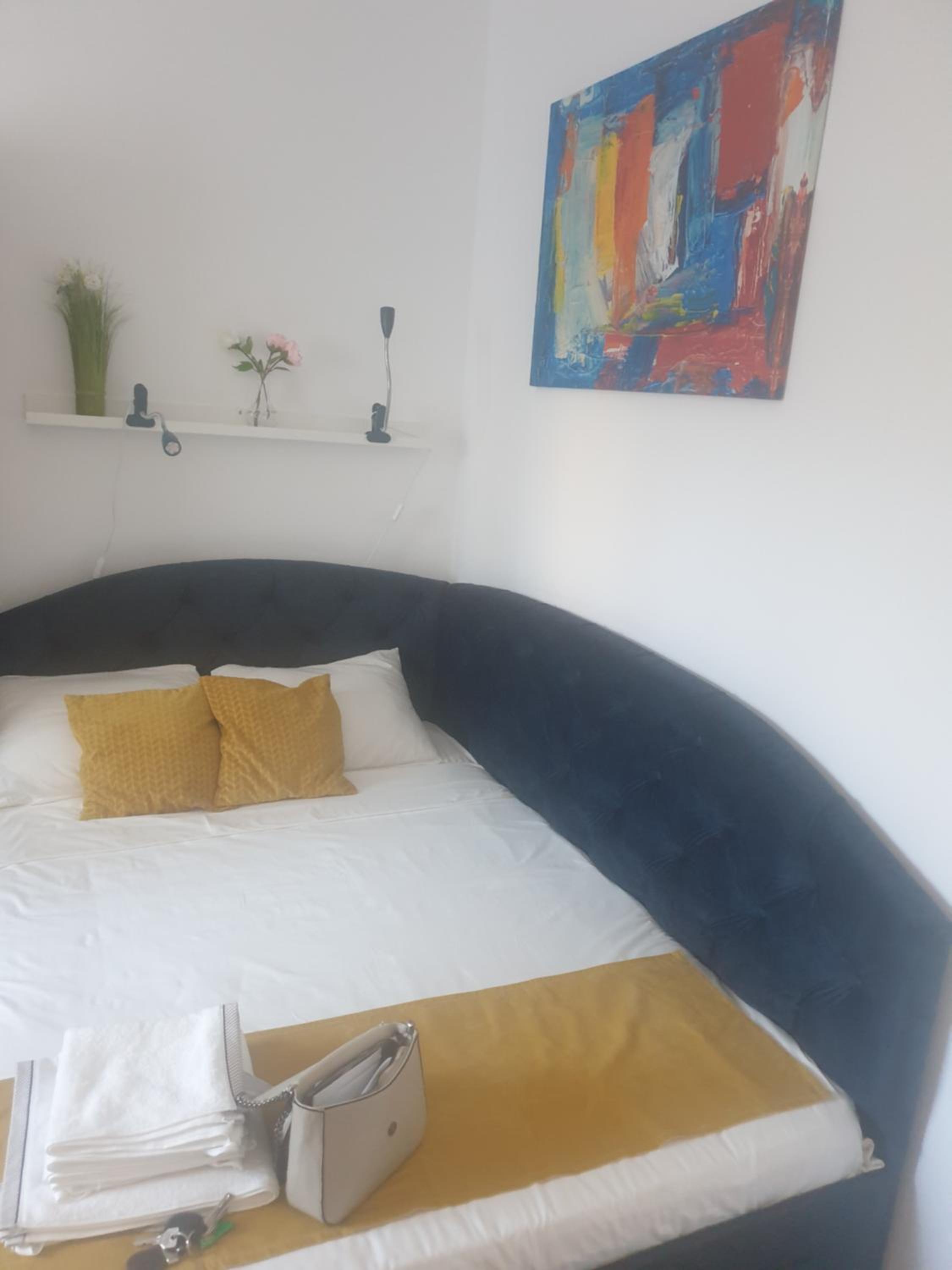 One-Bedroom Apartment - Photo 11