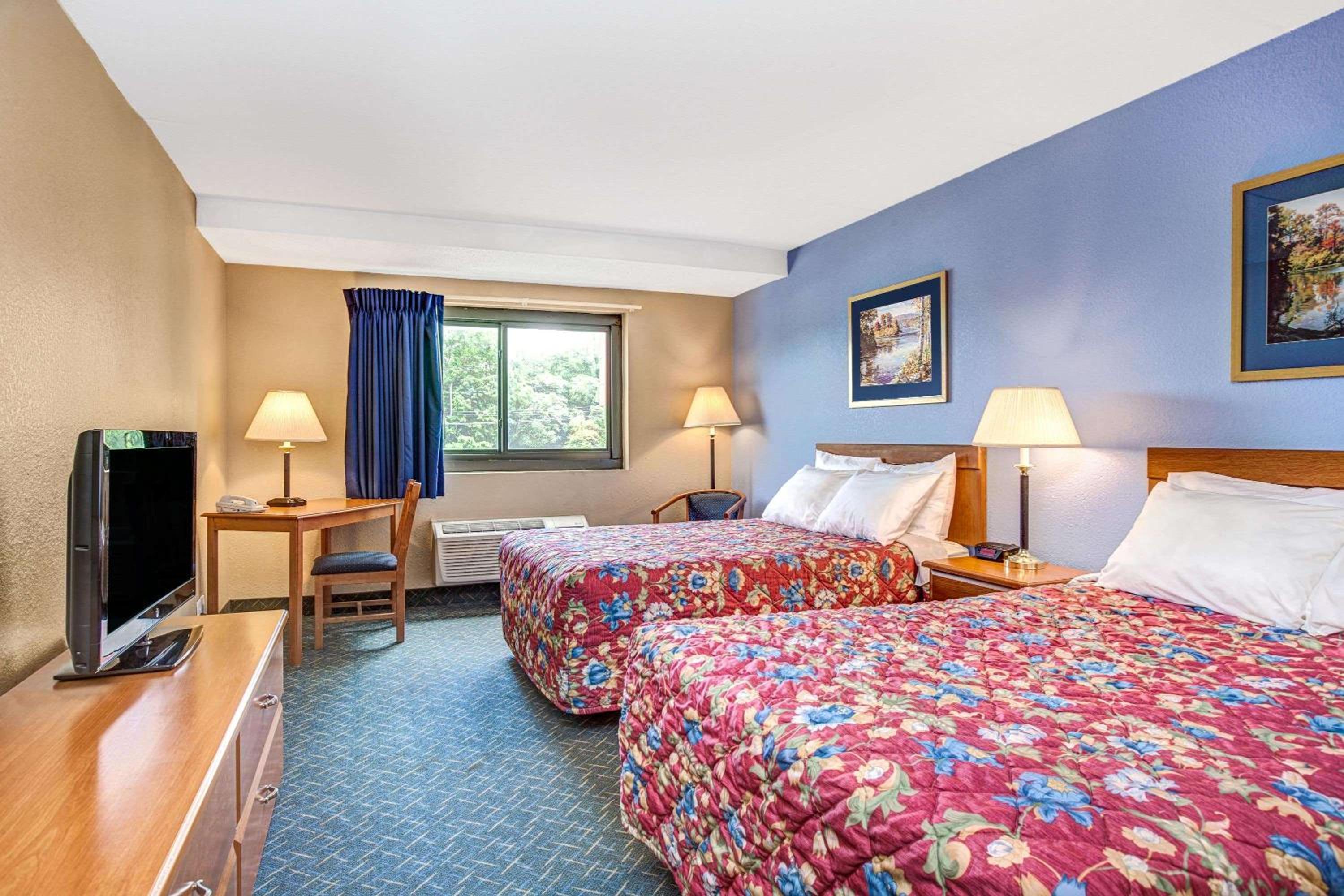 Double Room with Two Double Beds - Non-Smoking - Photo 1