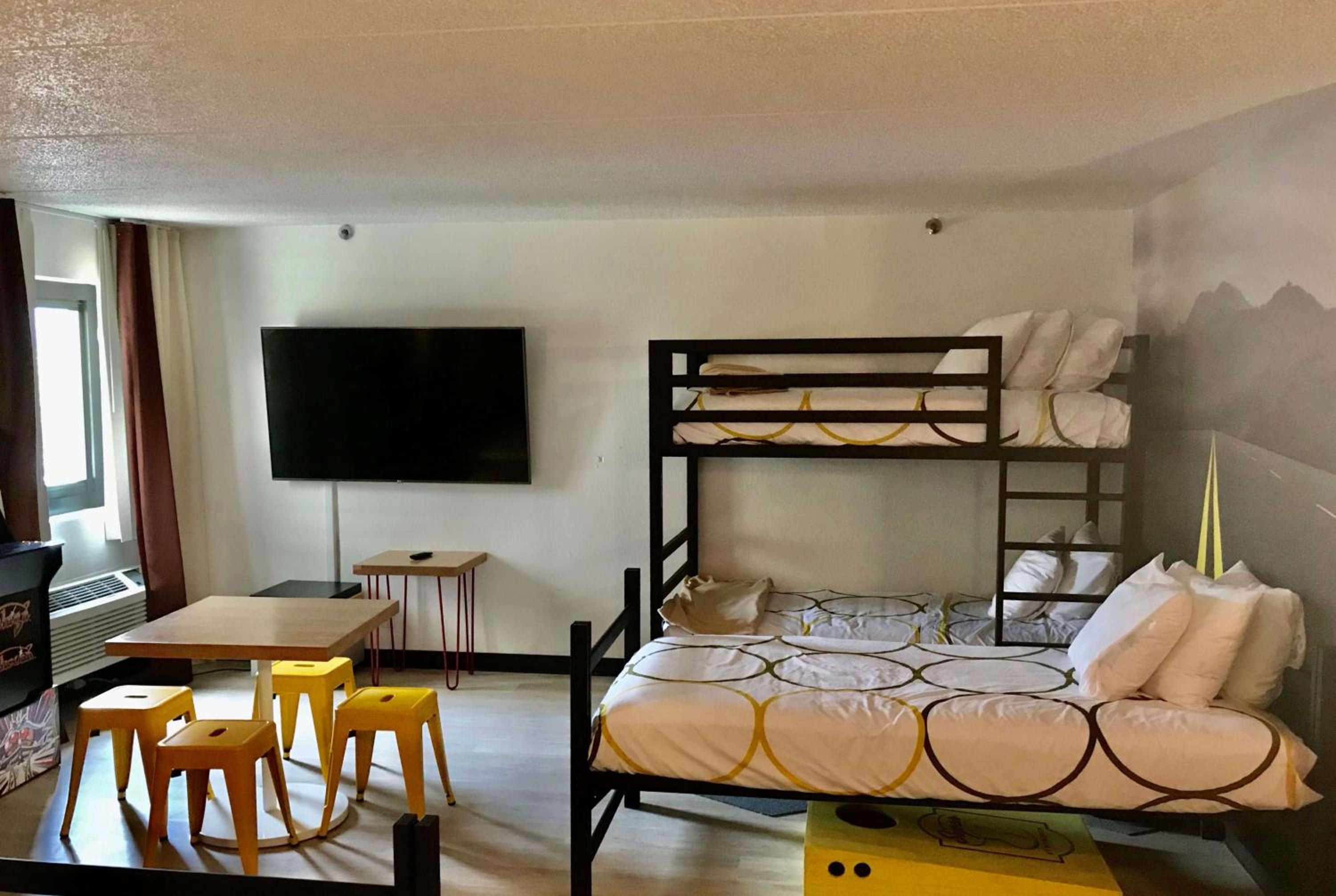 Deluxe King Room - Non-Smoking - Photo 1