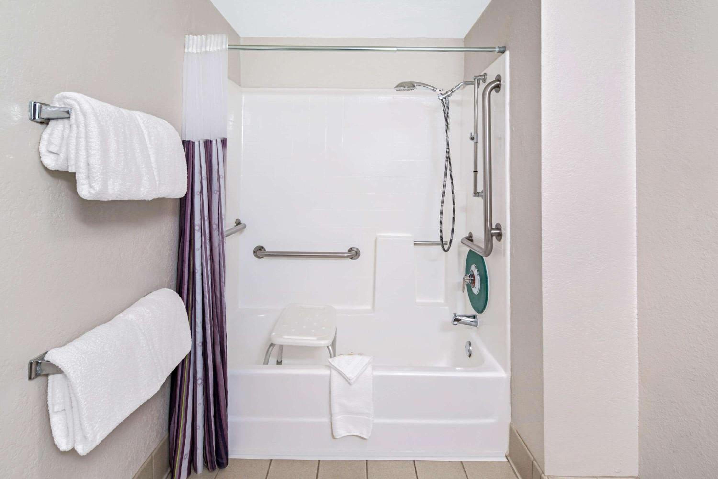 King Room - Disability Access photo 2