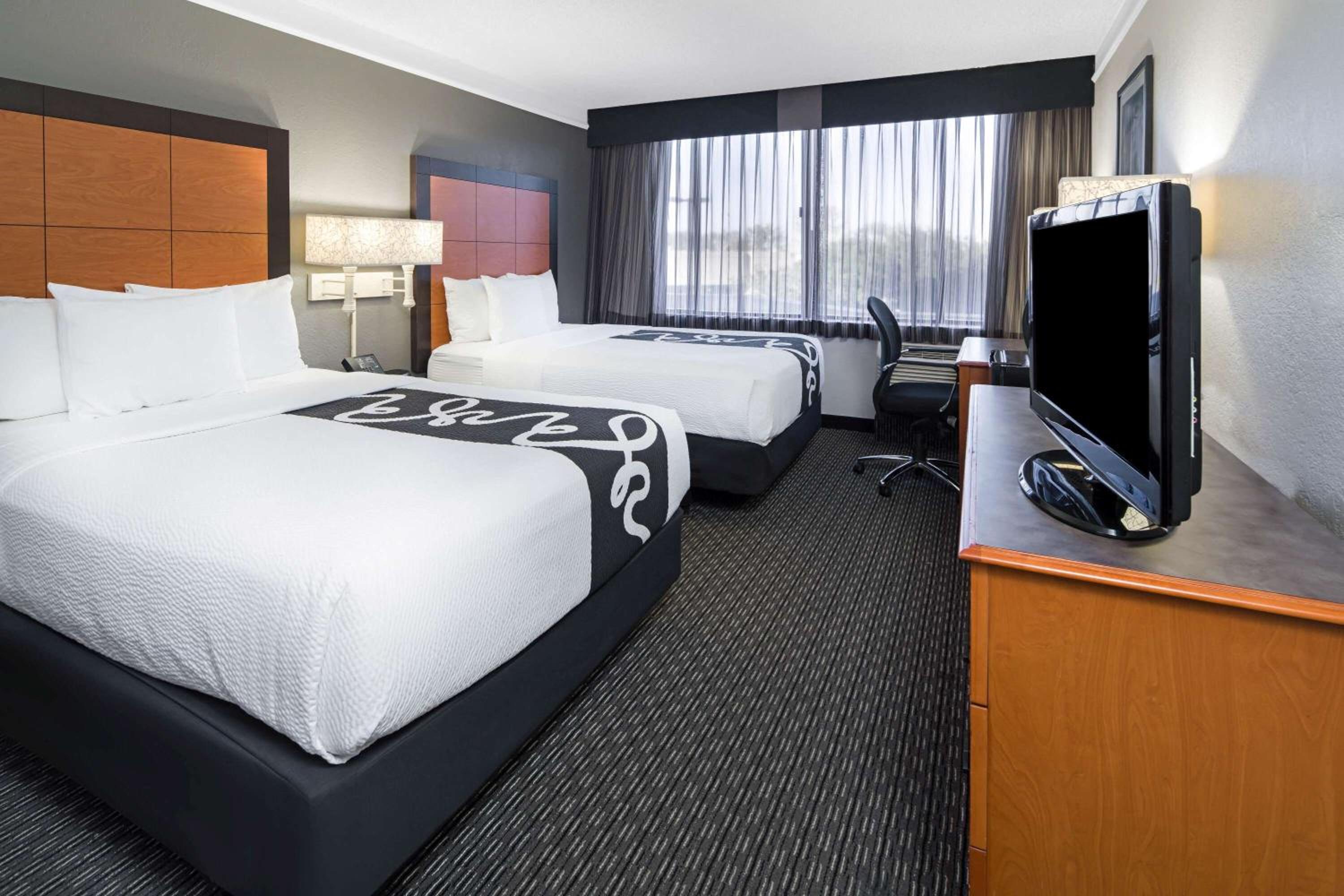 Deluxe Room - 2 Double Beds photo 1