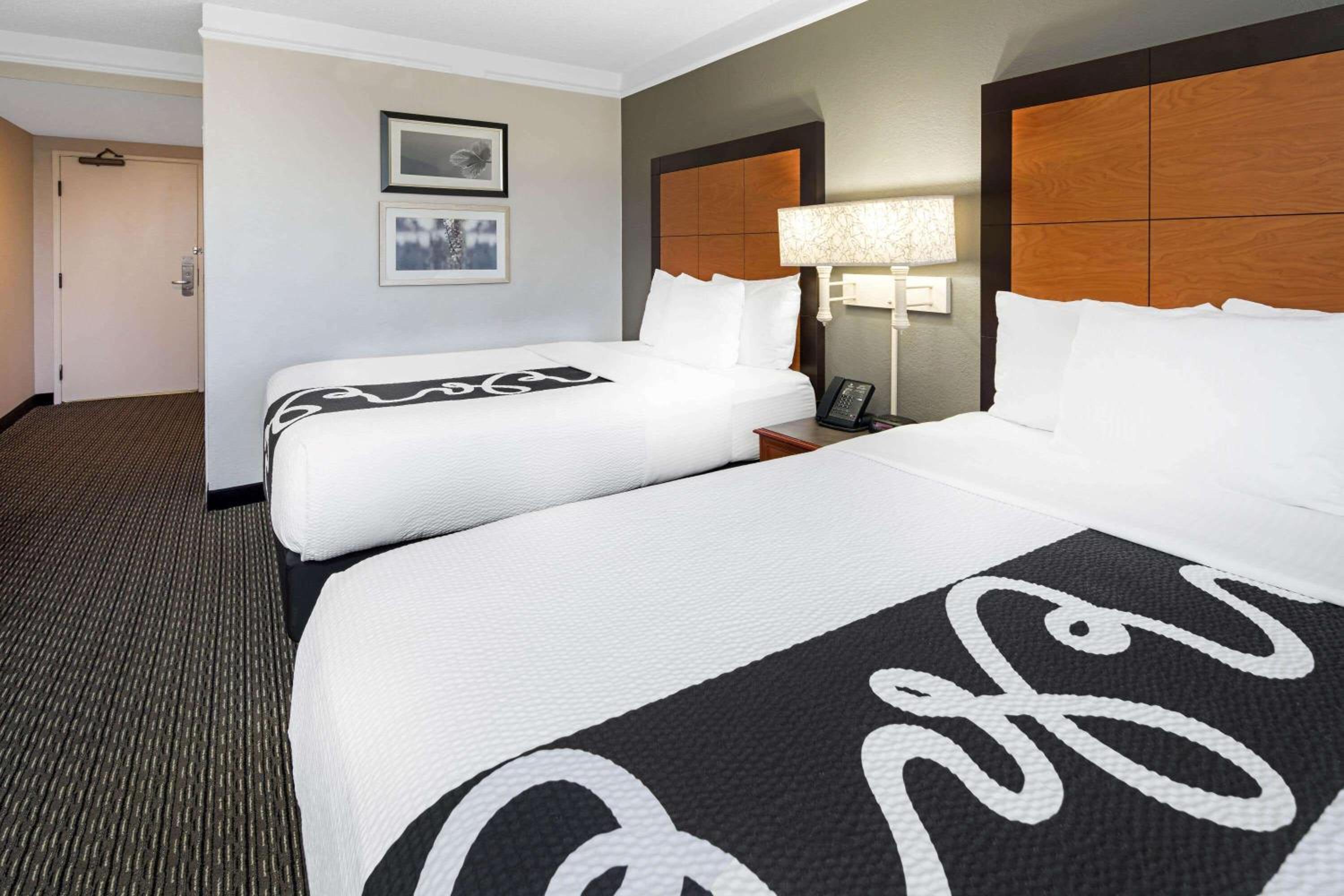 Deluxe Room - 2 Double Beds photo 2