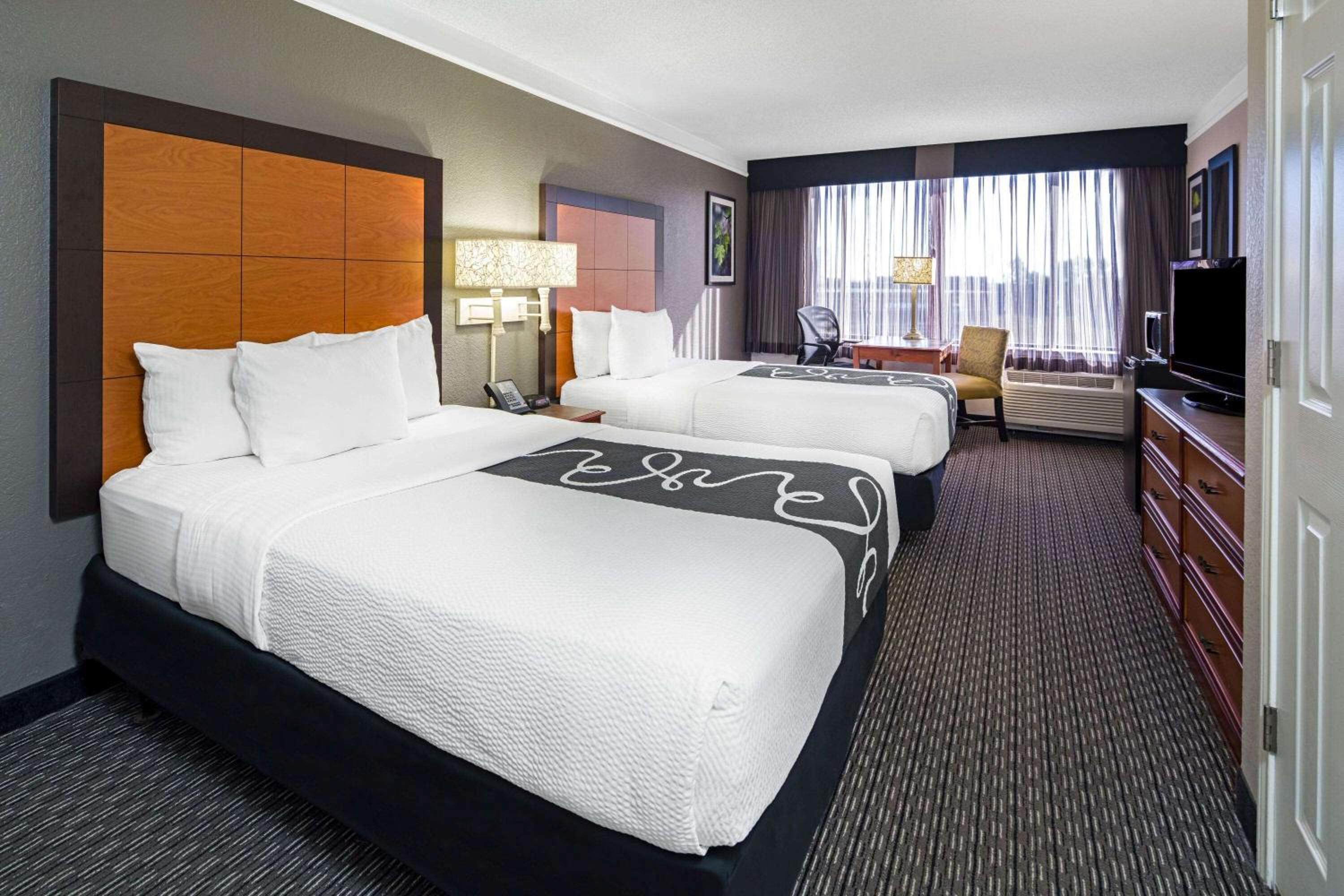 Double Room with Two Double Beds - Disability Access photo 3