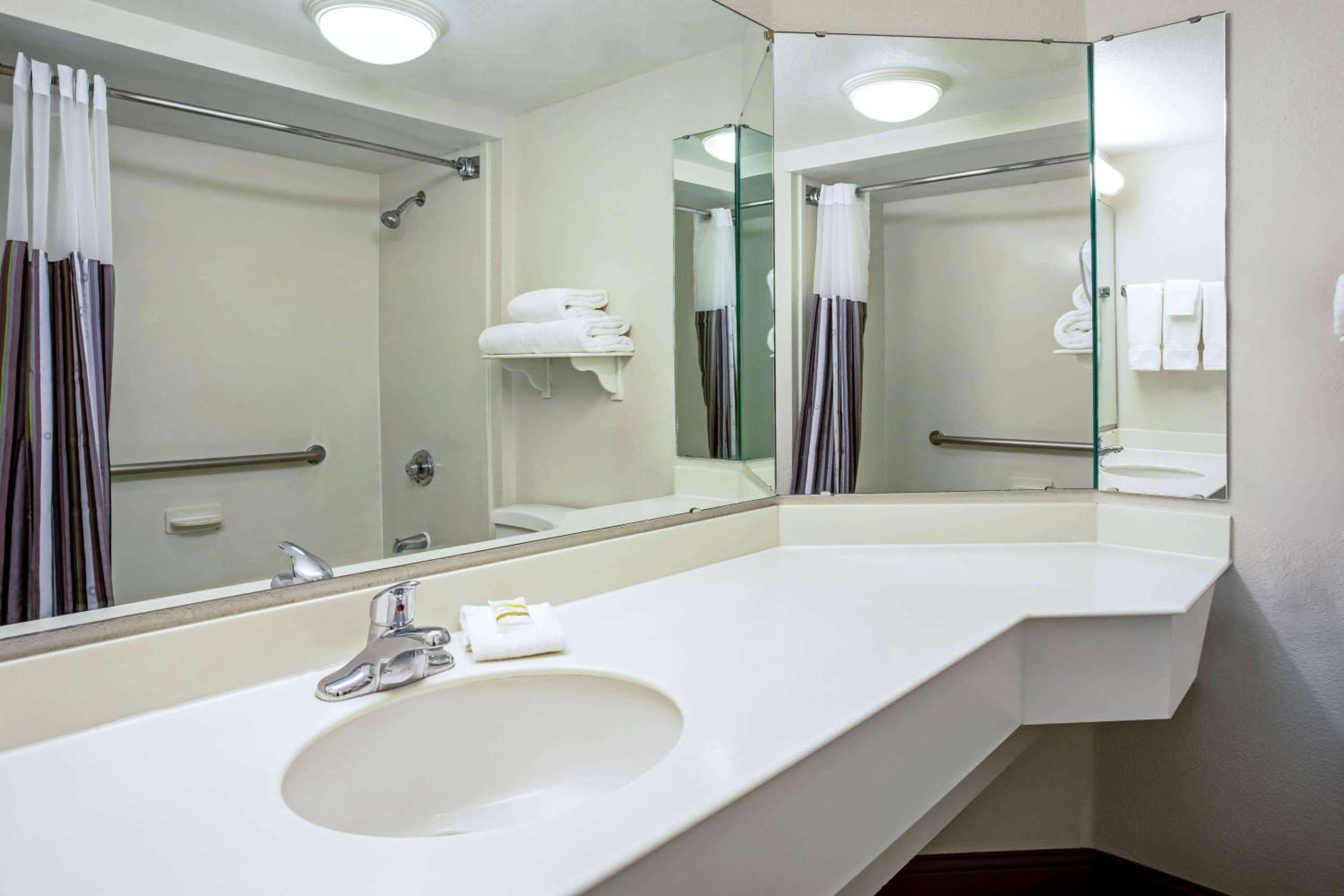 Double Room with Two Double Beds - Photo 4