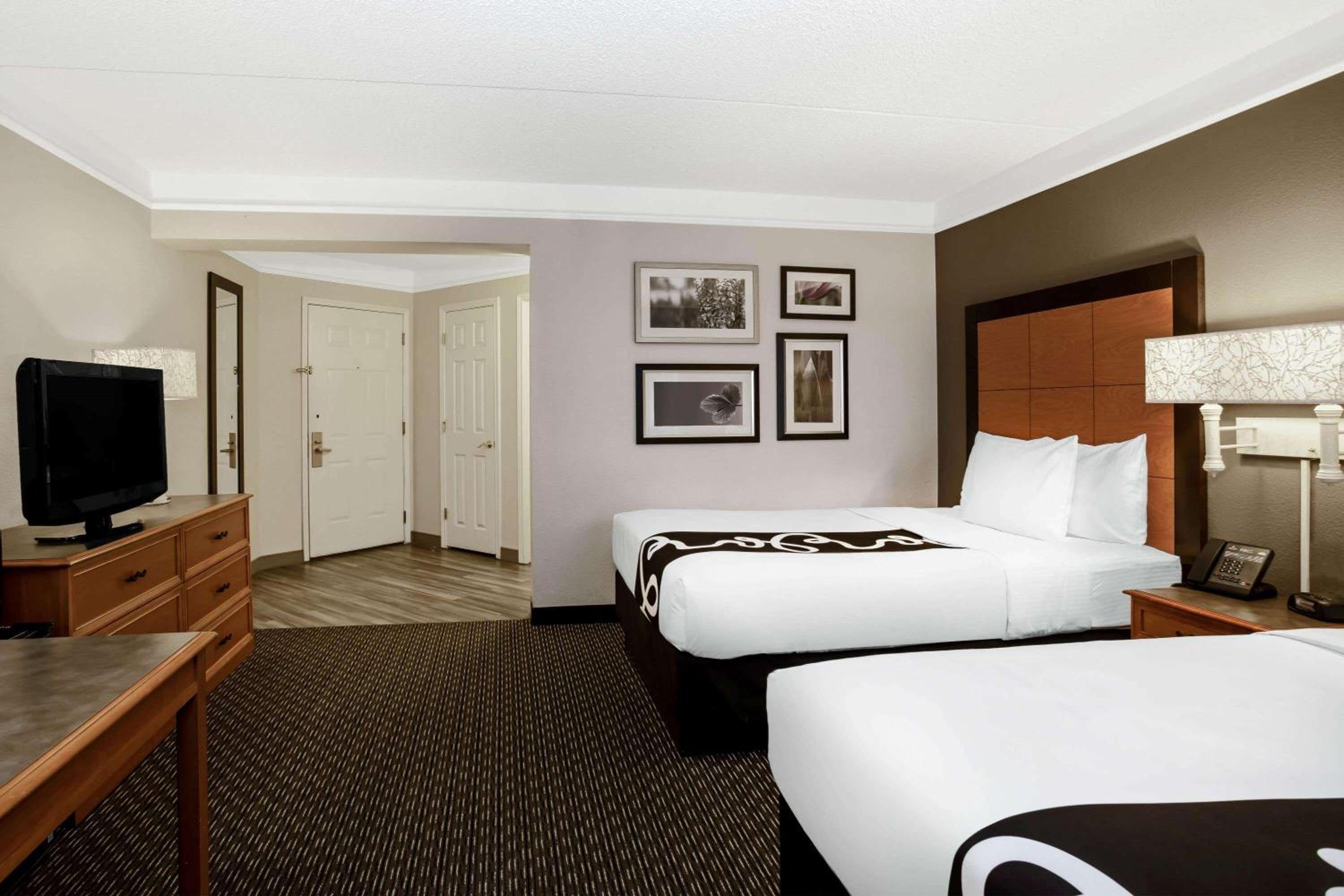 Deluxe Double Room with Two Double Beds - Photo 4