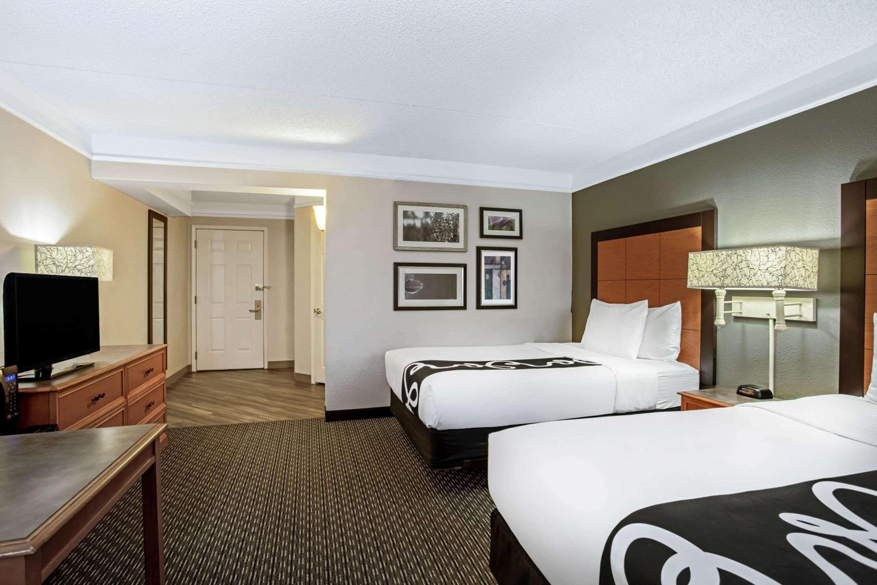 Double Room with Two Double Beds - Photo 2
