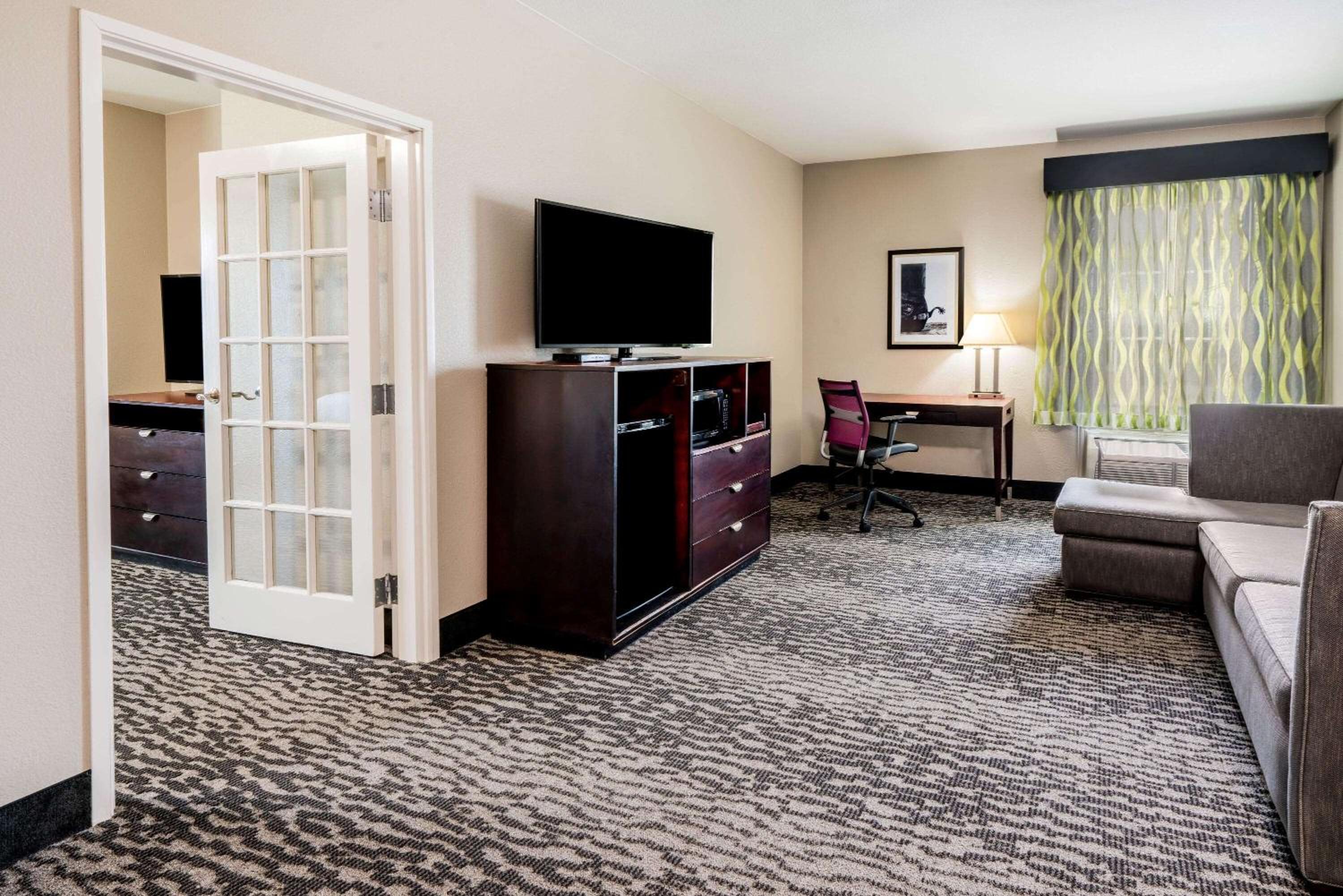 Deluxe King Suite - Photo 1