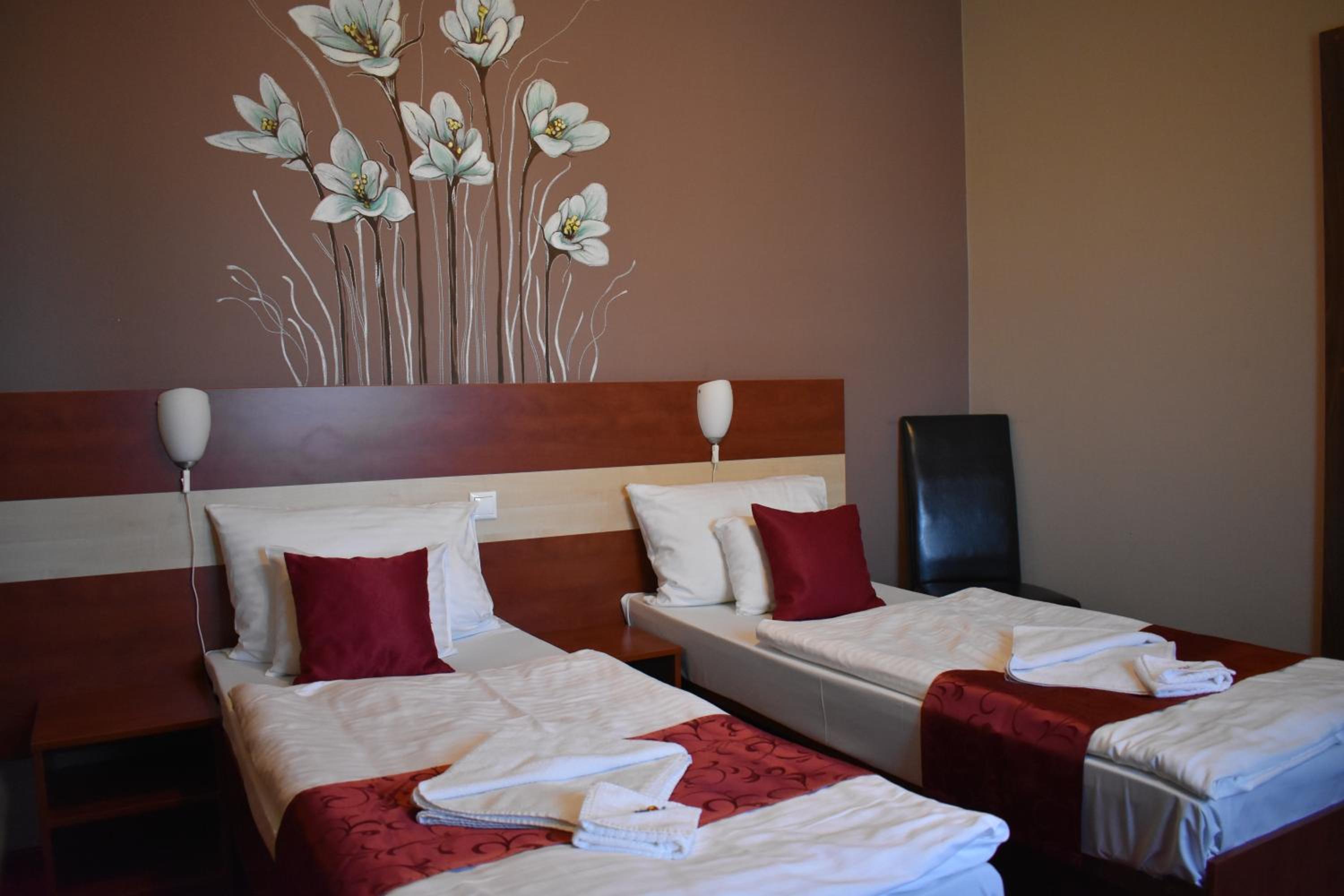 Double or Twin Room - Photo 10