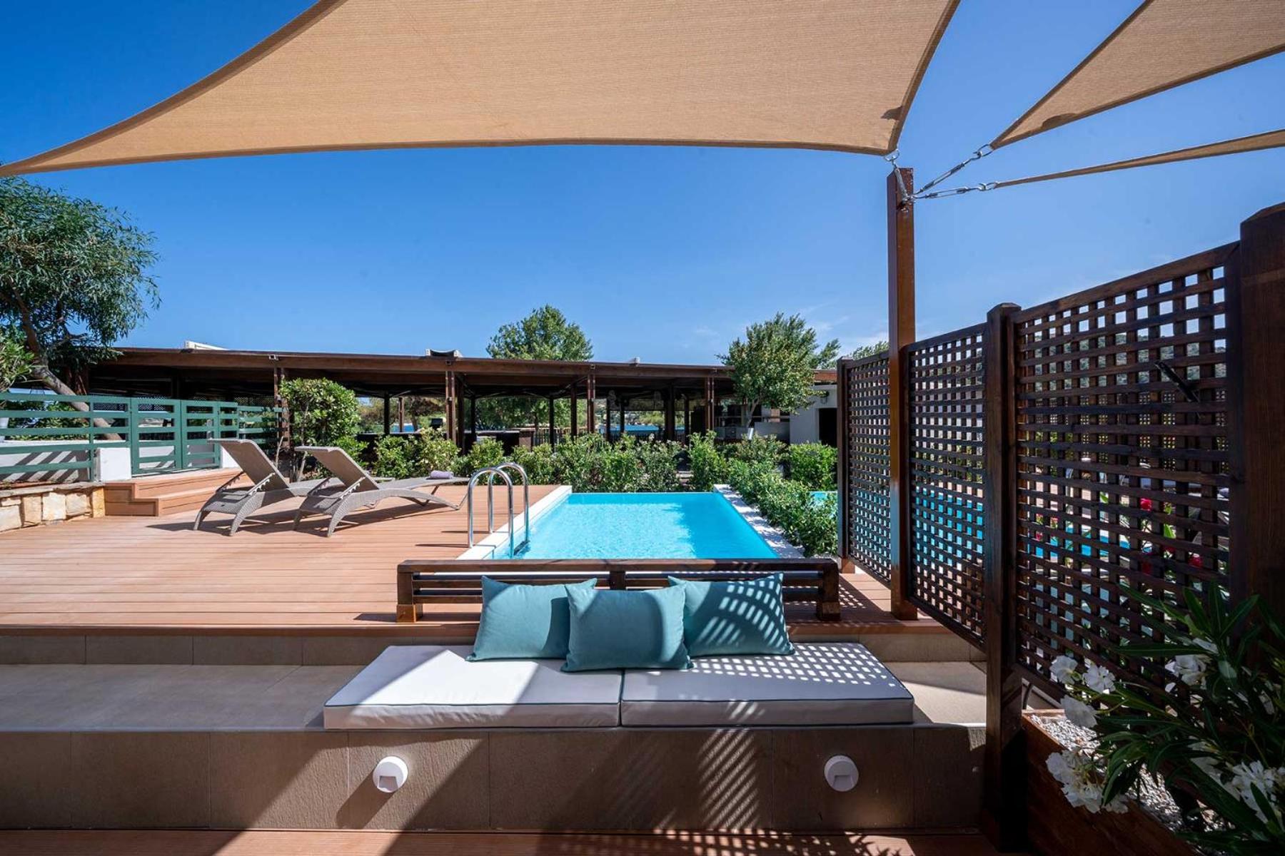 Family Bungalow with Private Pool - Photo 7