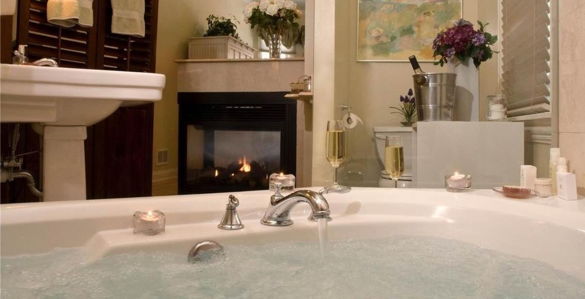 King Room with Spa Bath photo 2