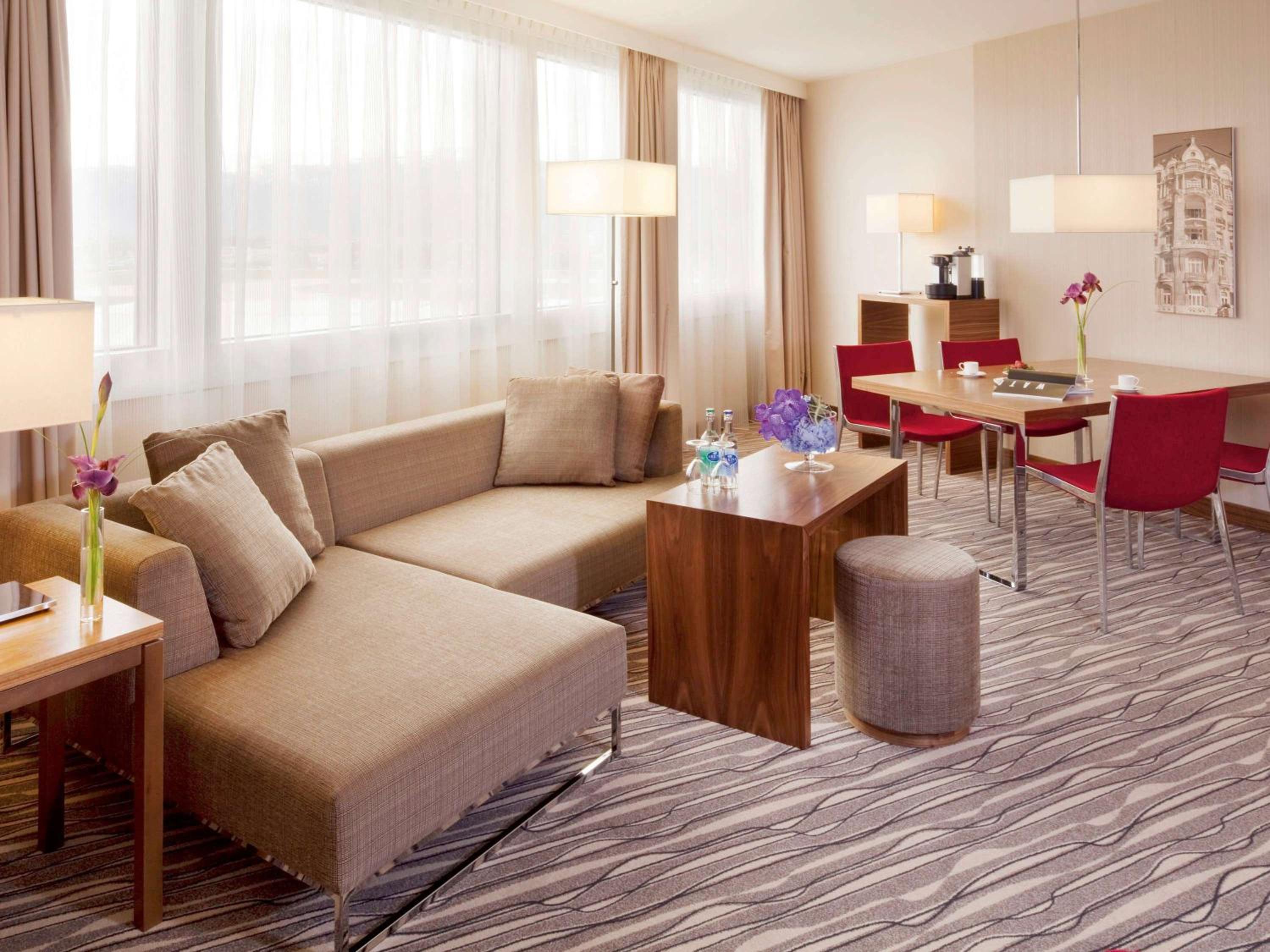 Junior King Suite - Photo 2