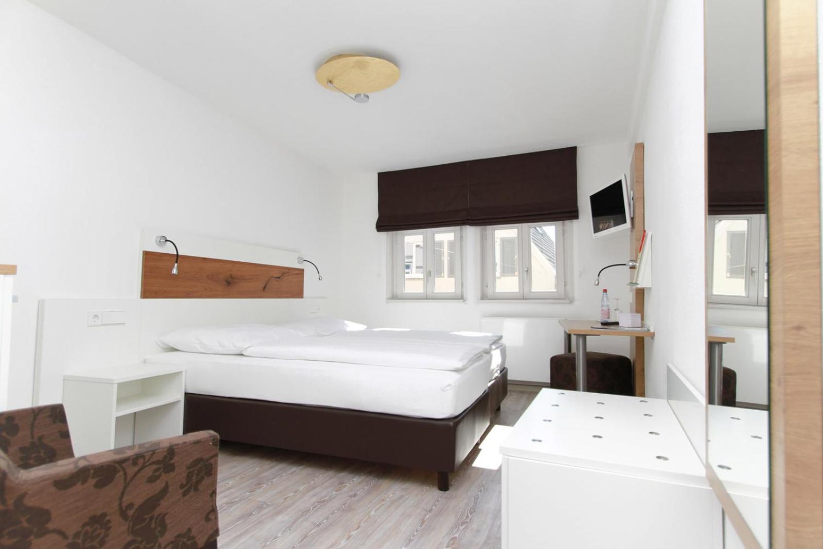 Double Room - Photo 5