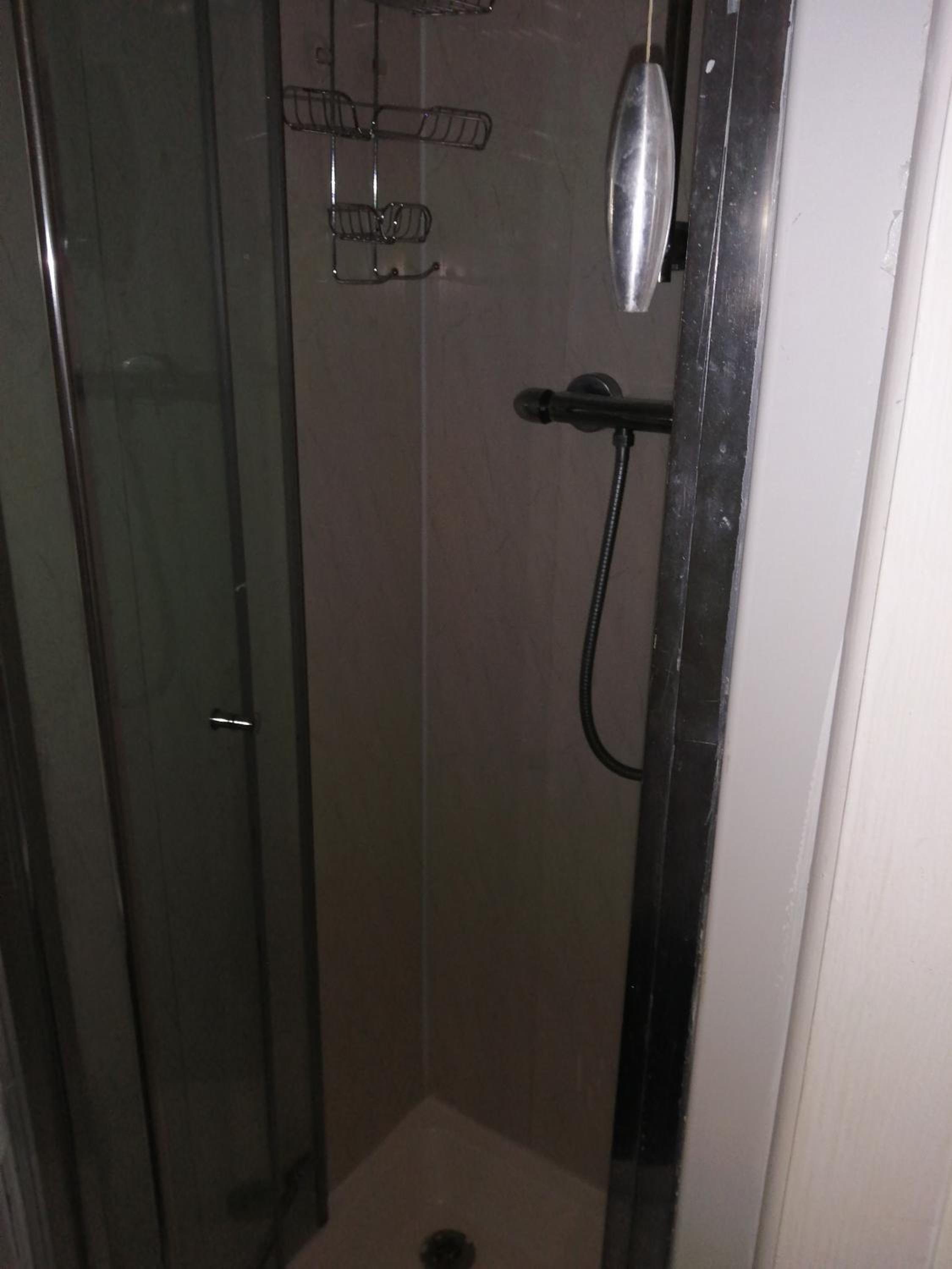 Double Room with Shared Bathroom photo 2