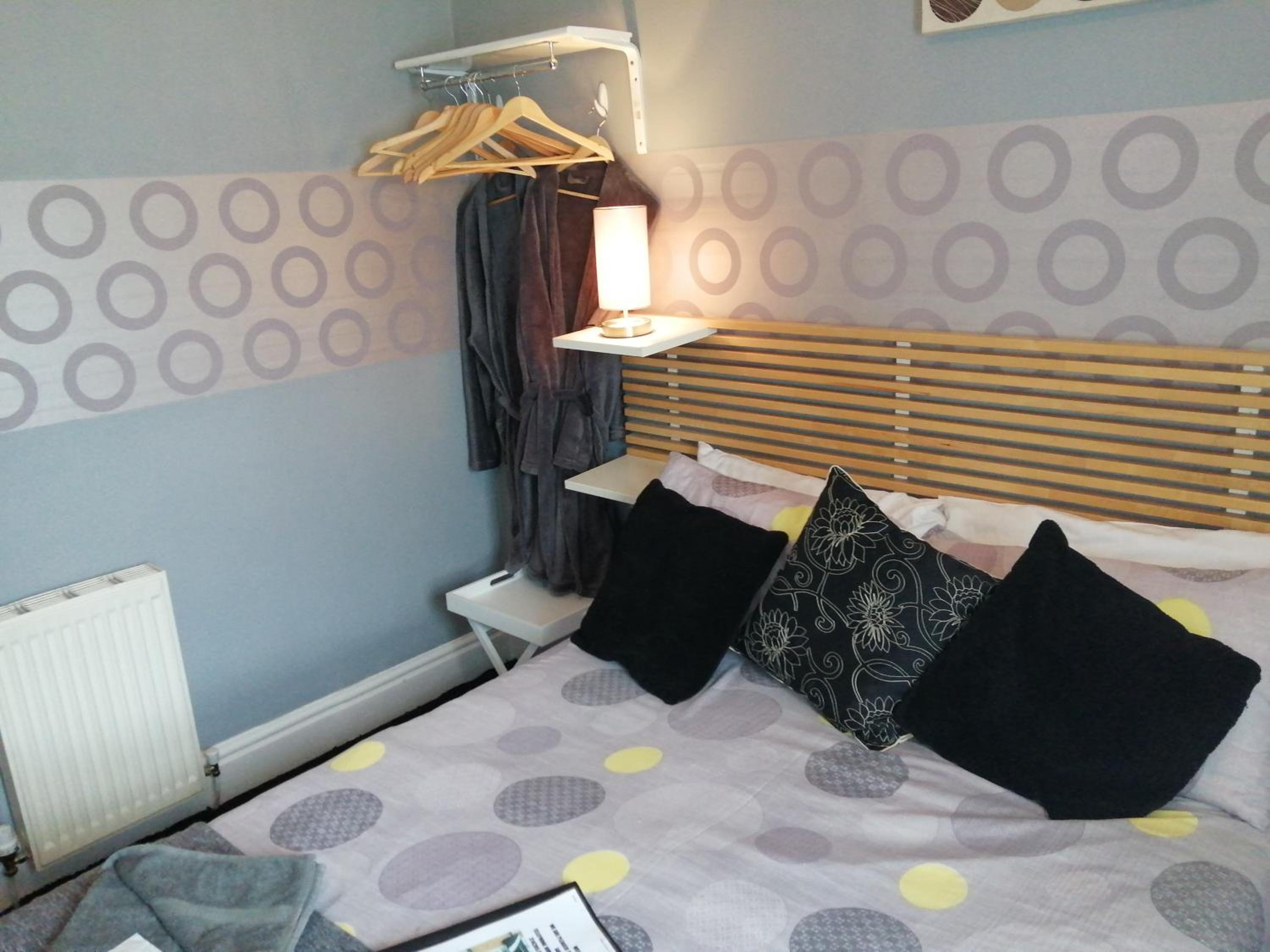 Double Room with Shared Bathroom photo 3