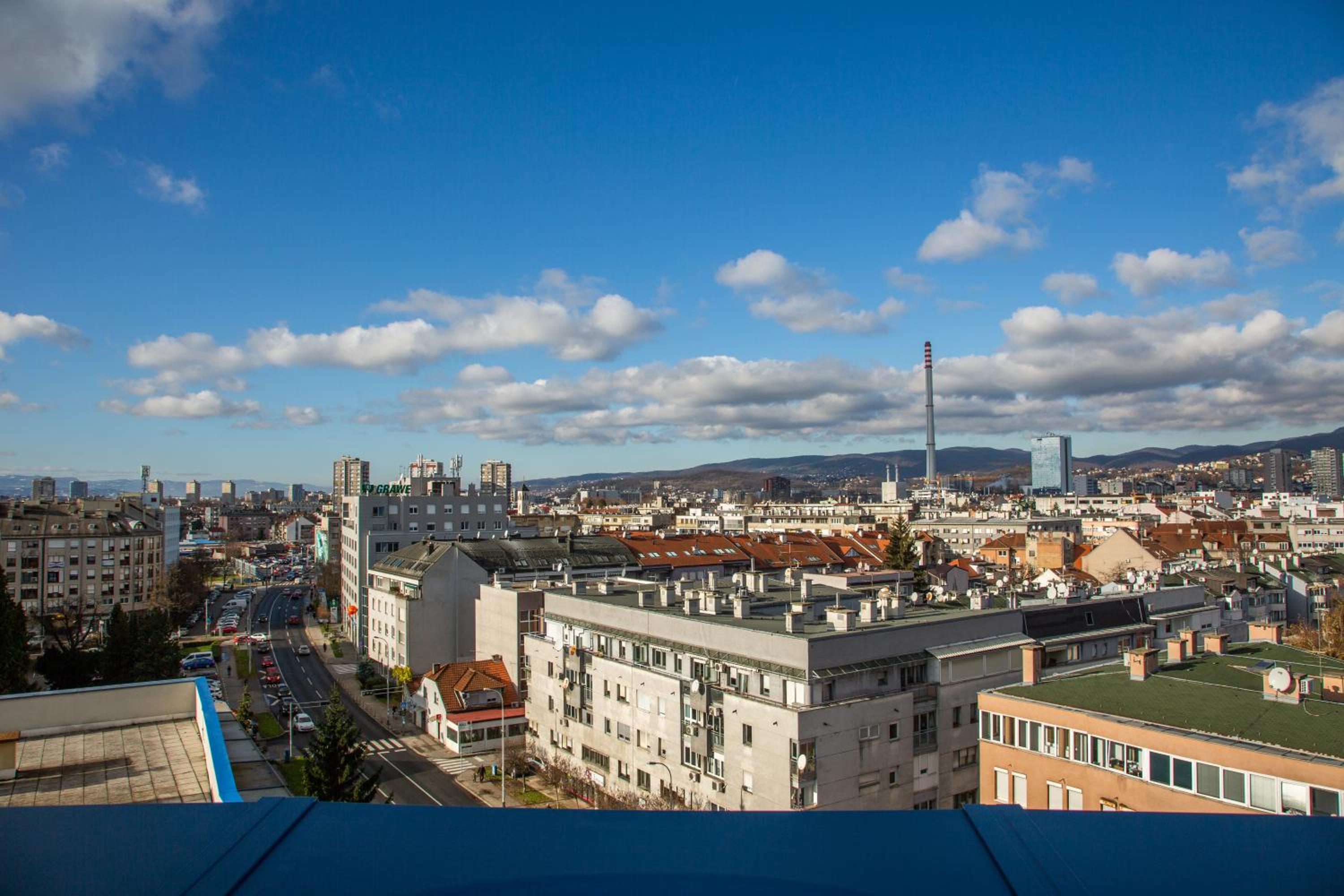 Double or Twin Room with City View - Photo 4