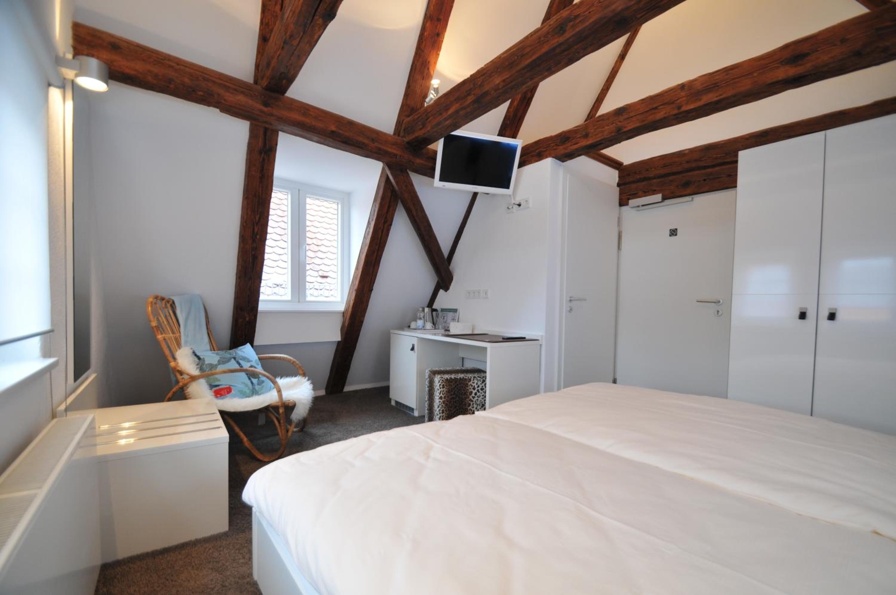 Deluxe Double Room - Photo 8
