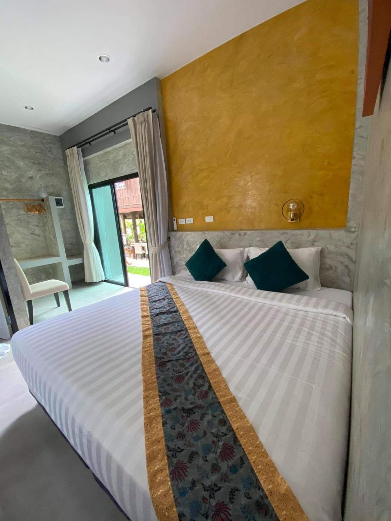 King Room with Garden View - Photo 6