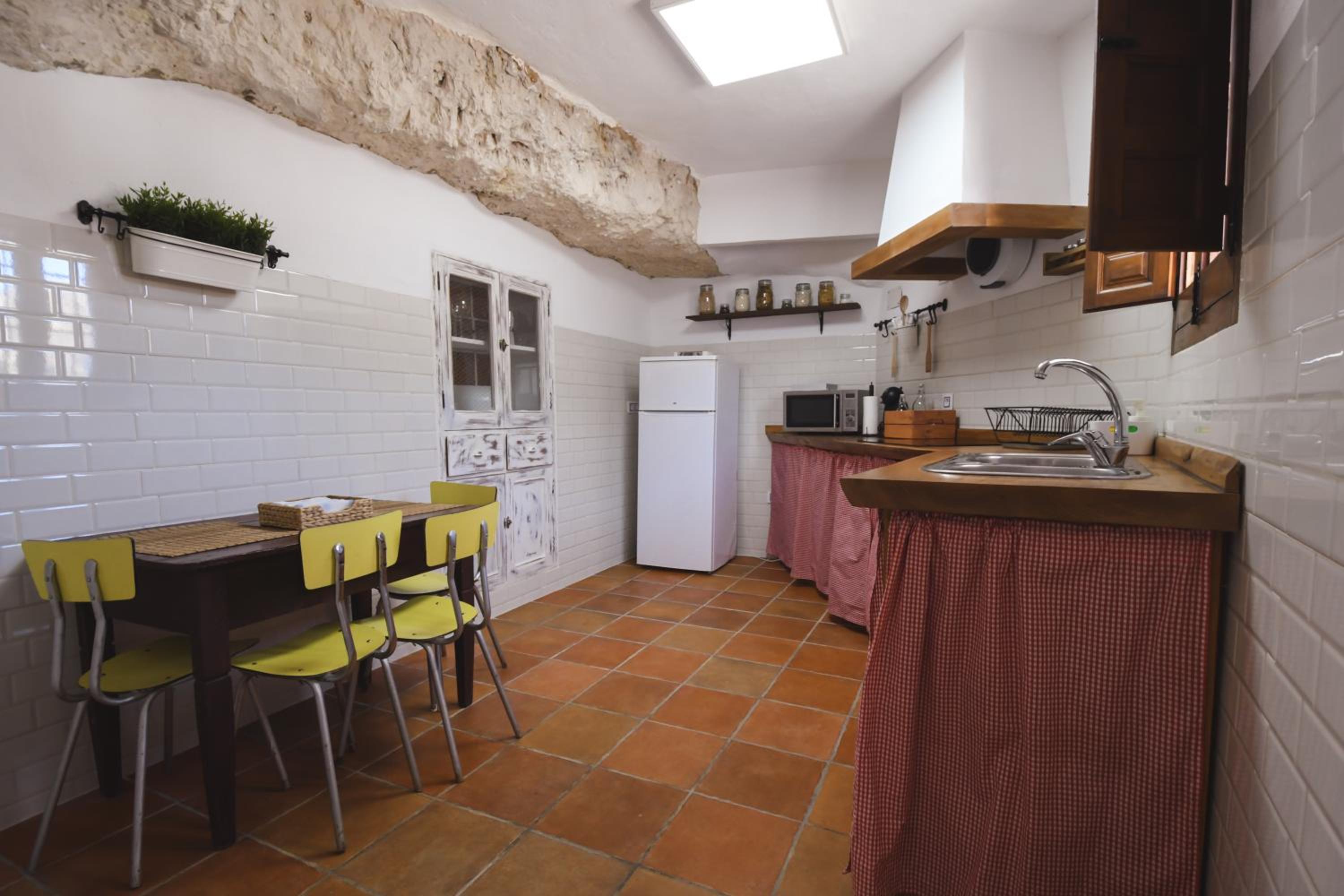 Two-Bedroom House - Photo 4
