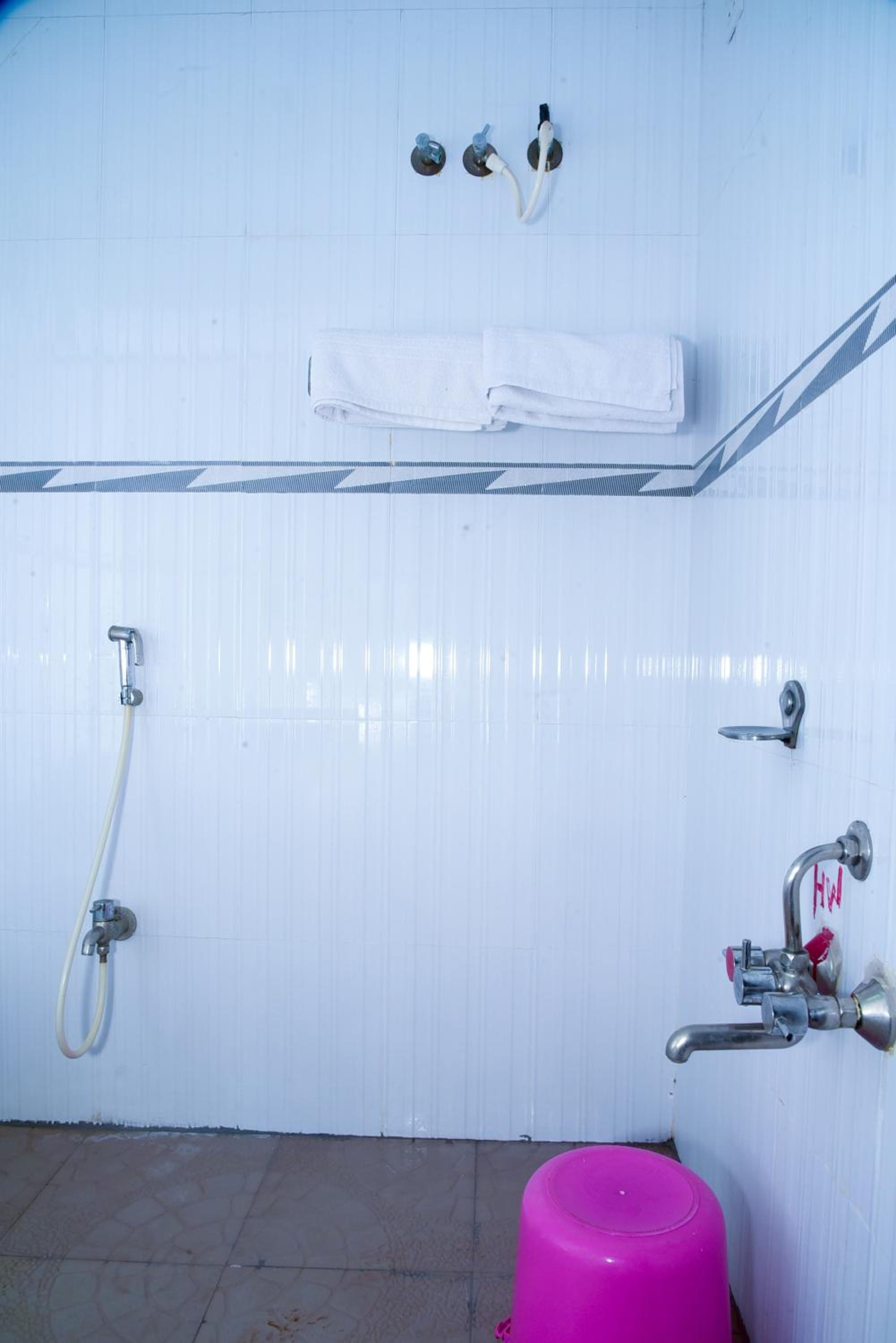 Single Room with Bathroom photo 3