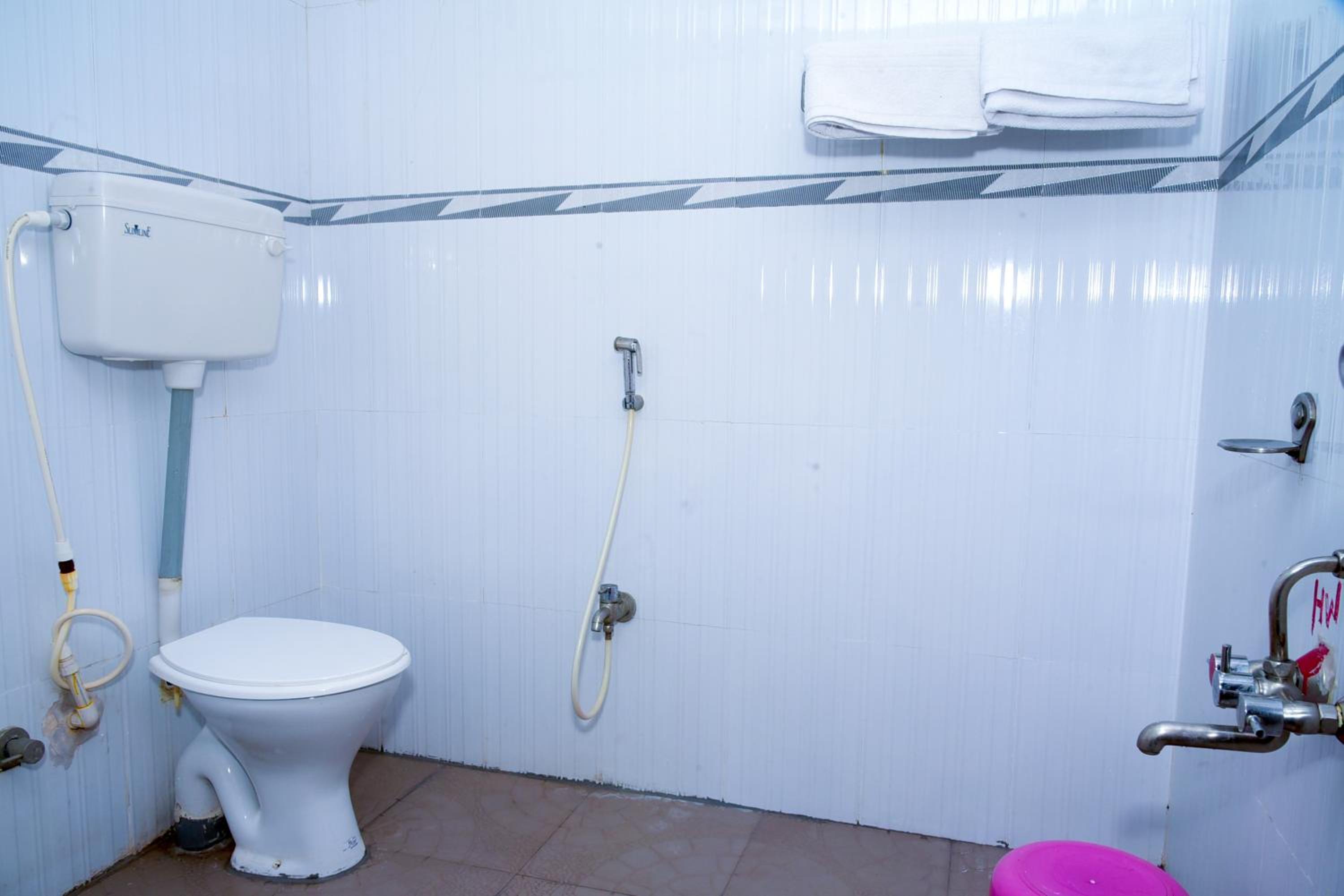 Single Room with Bathroom photo 2