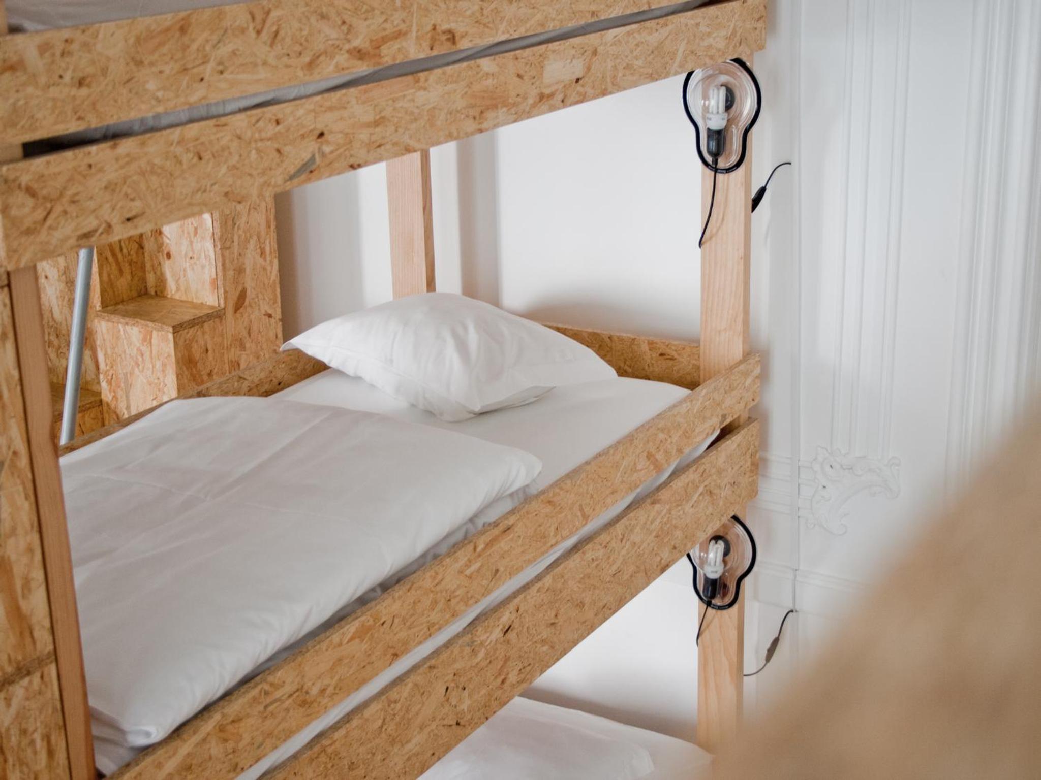 Bed in 9-Bed Female Dormitory Room photo 3