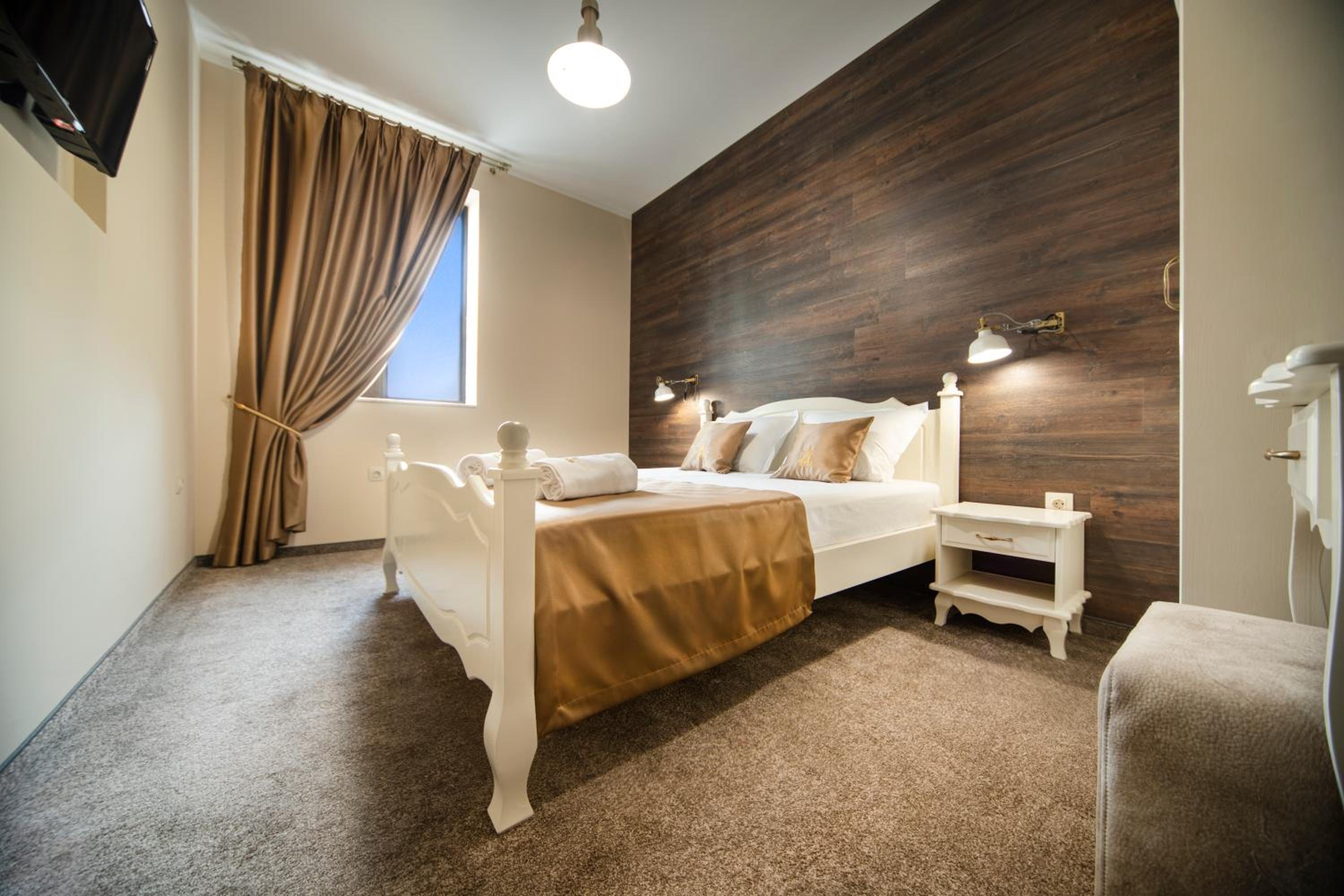 Apartment with Terrace - Free Parking - Photo 4