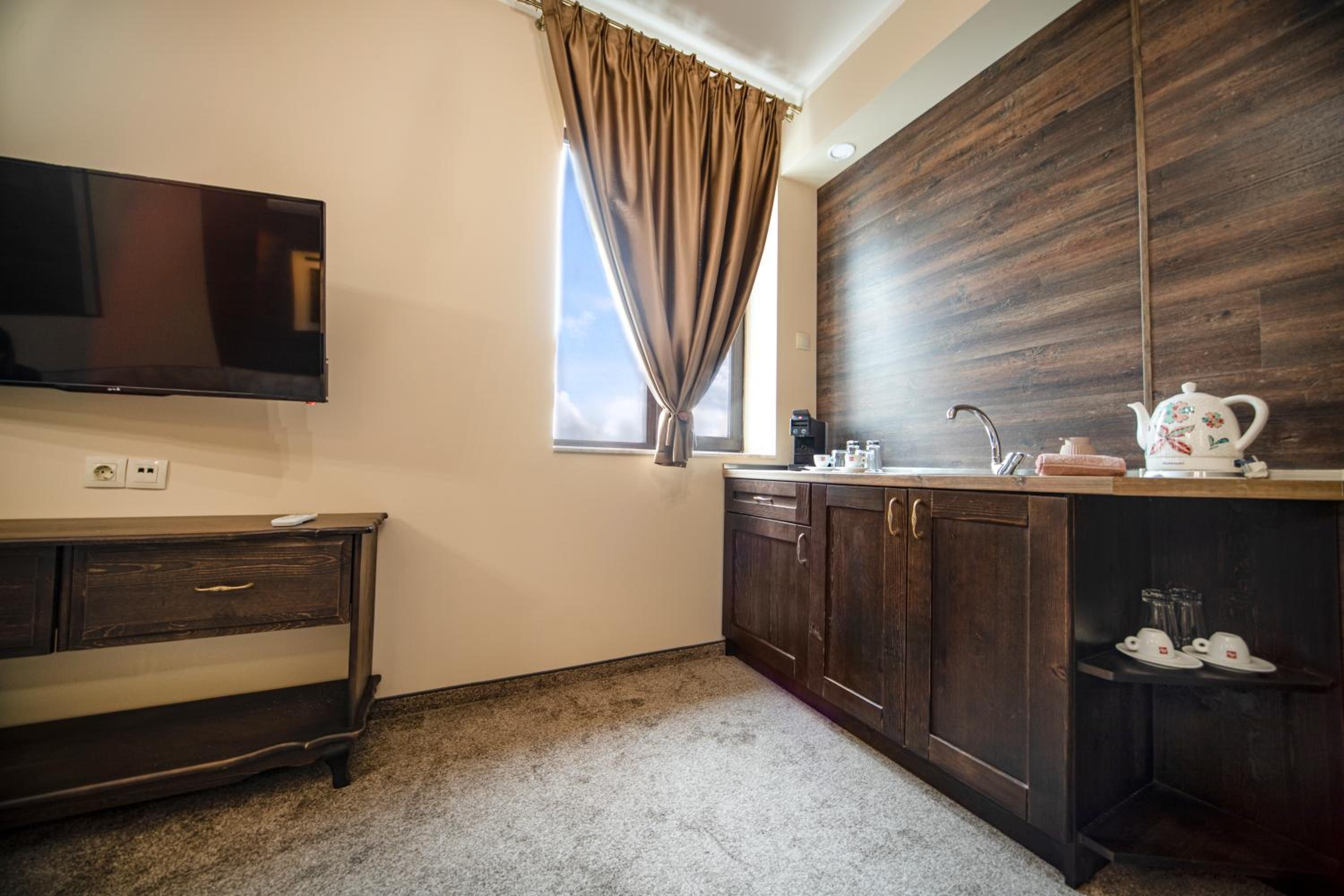 Apartment with Terrace - Free Parking - Photo 8