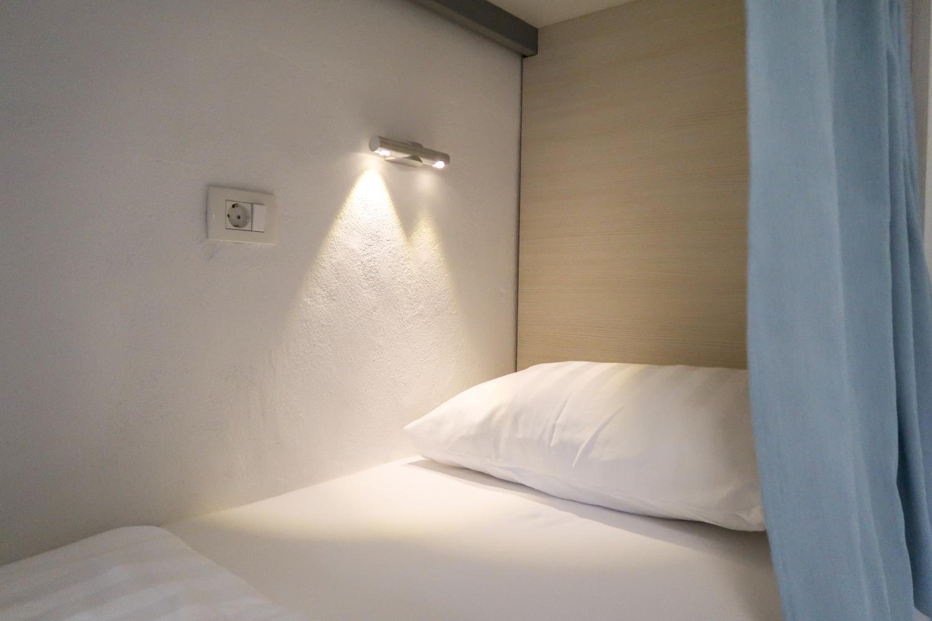 Bed in 8-Bed Mixed Dormitory Room photo 3