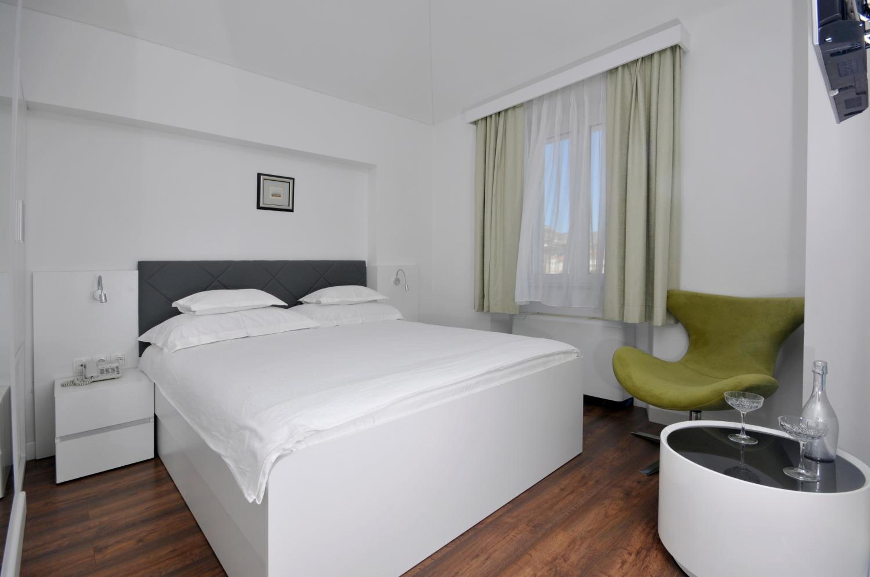 Double Room with Sea View - Photo 1