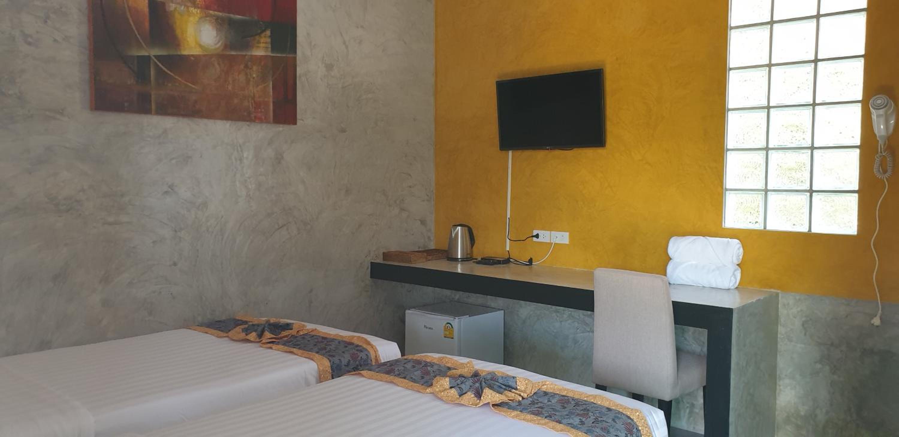 Deluxe Twin Room - Photo 16