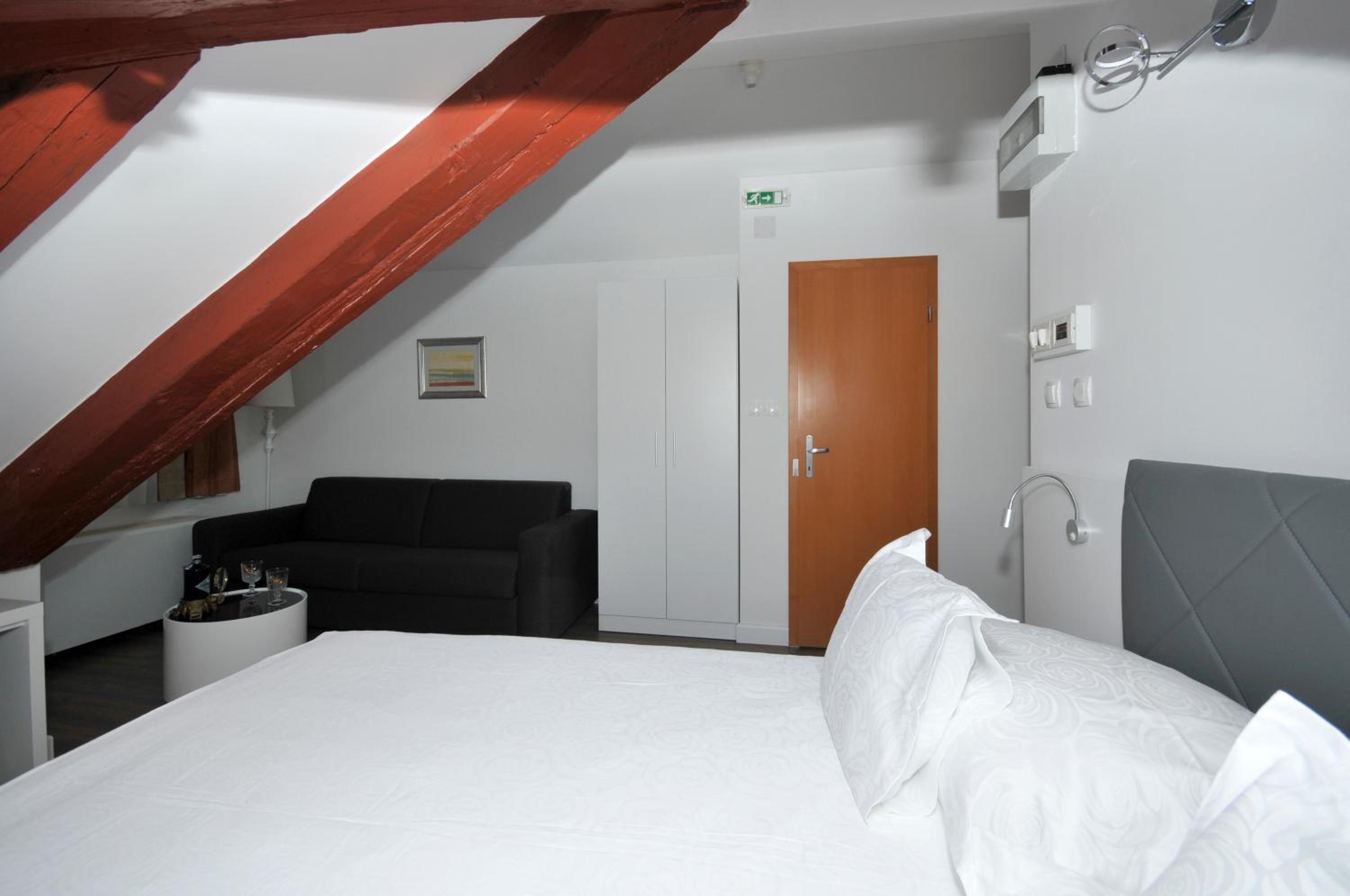 Double Room - Photo 10