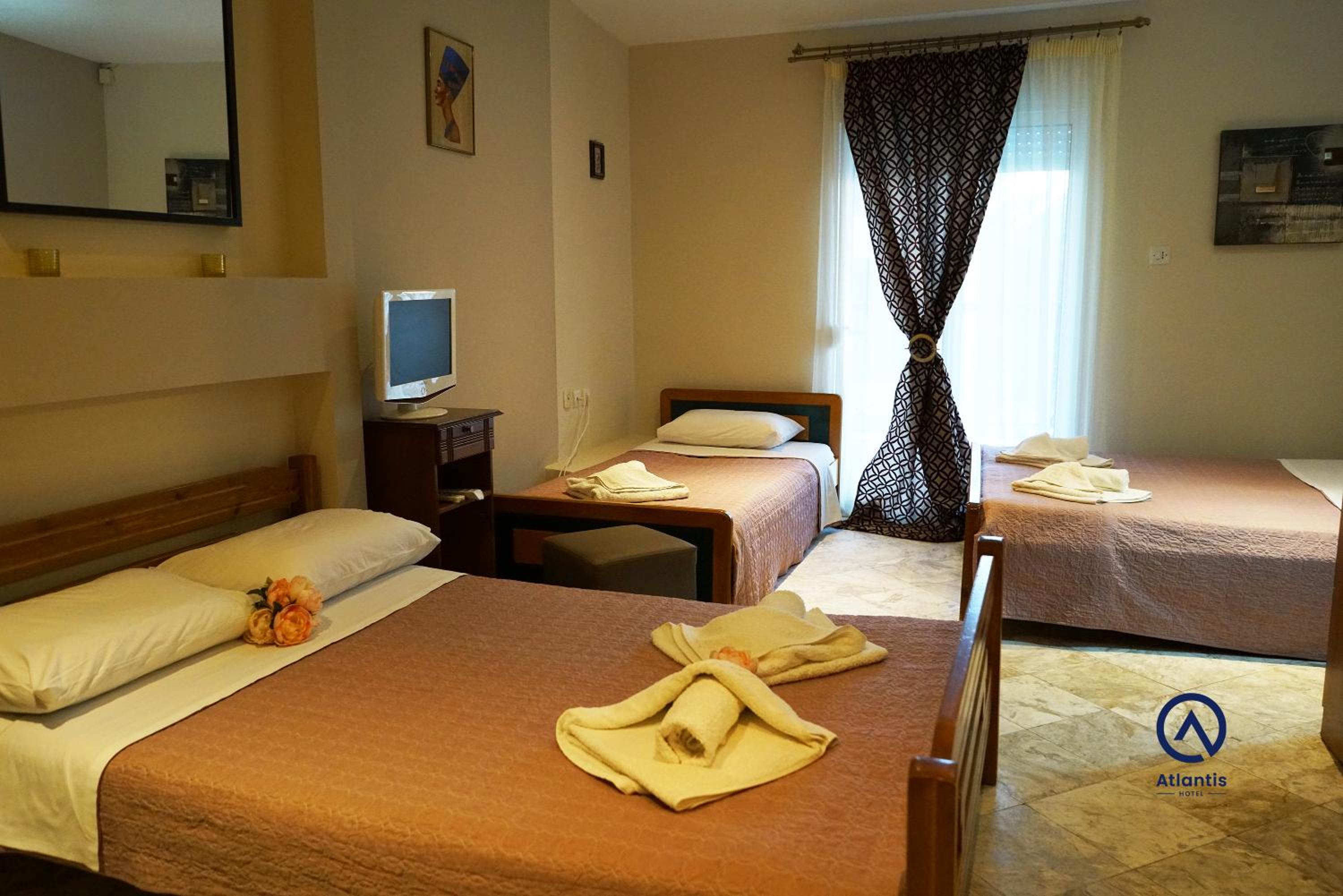 Family Studio (4 Adults)