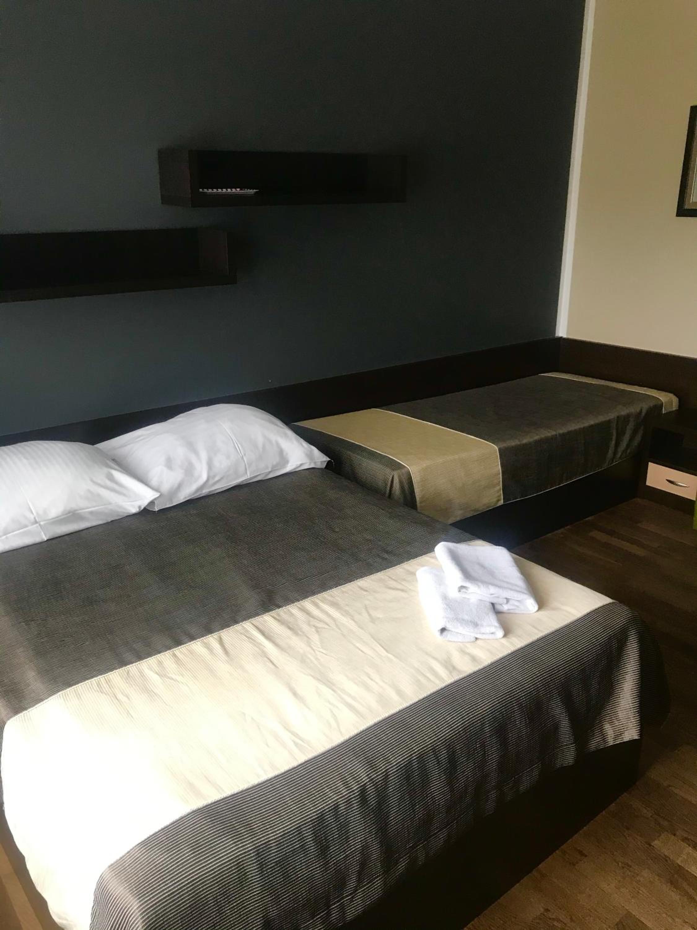 Standard Triple Room - Photo 4