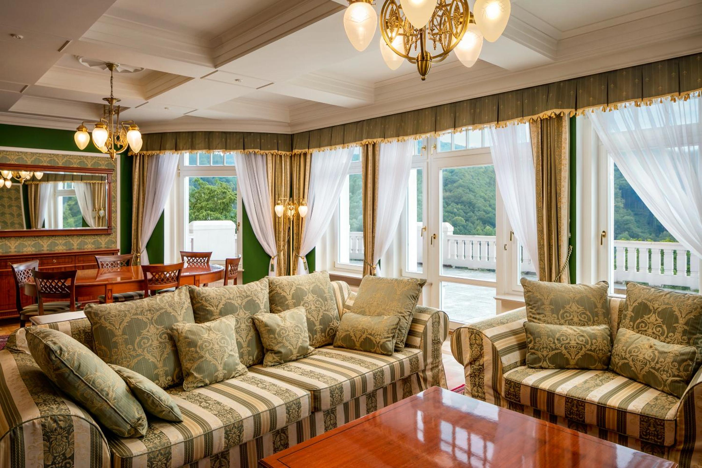 Deluxe Suite