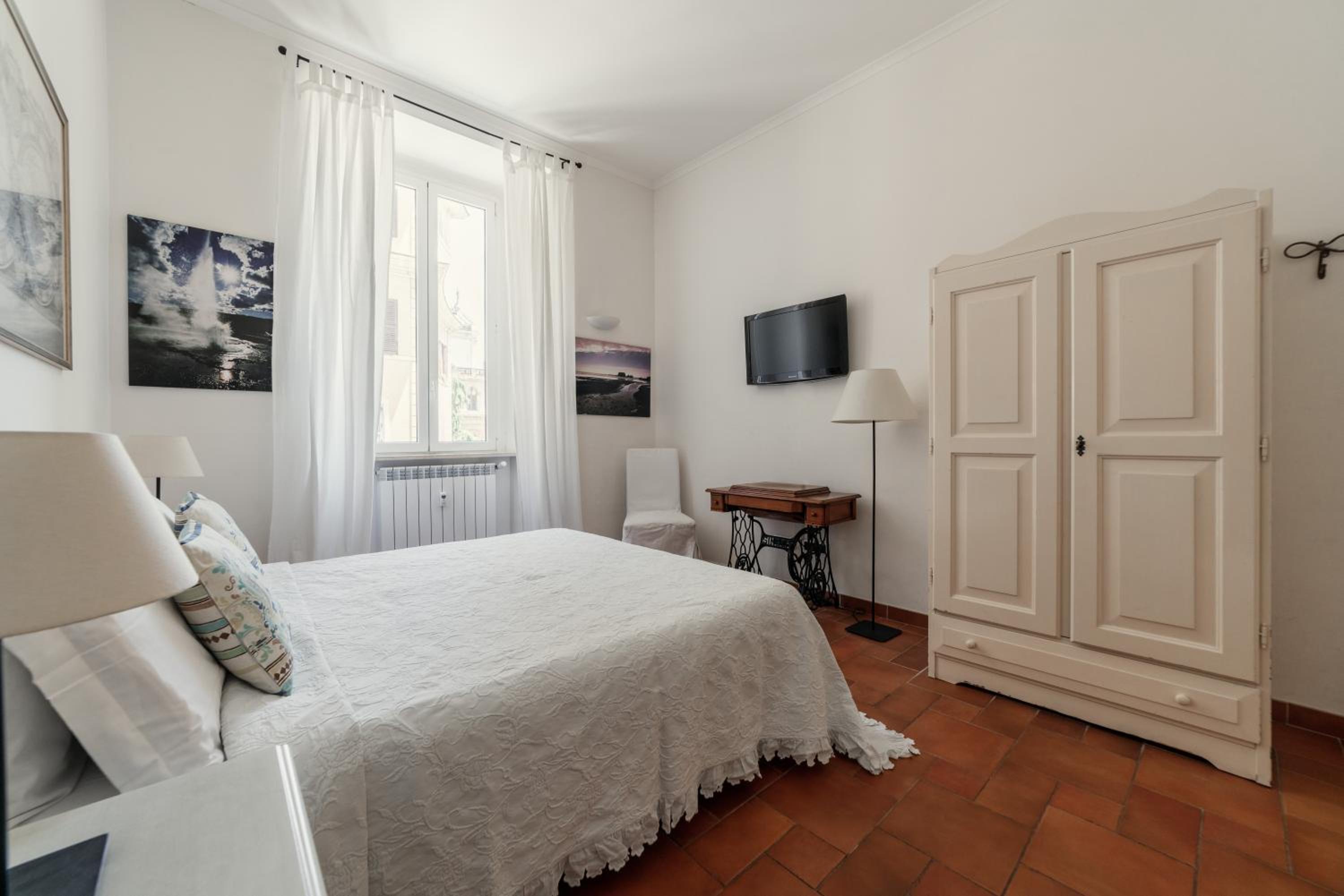 Queen Room photo 1
