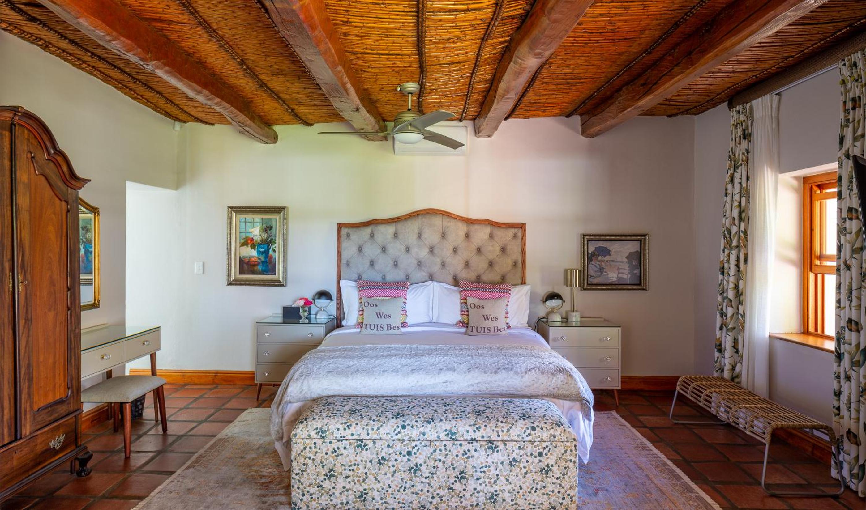Deluxe King Room - Photo 1