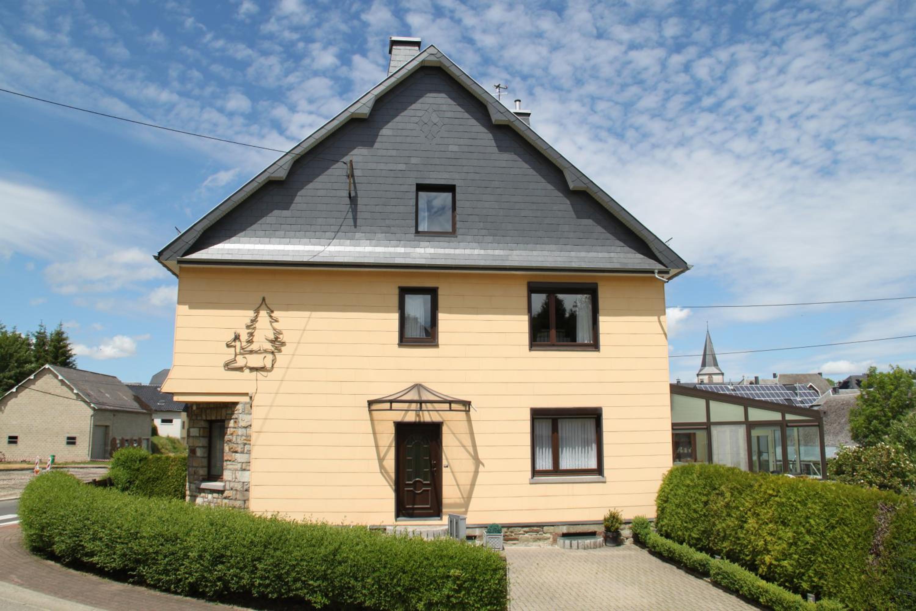 Six-Bedroom House photo 2