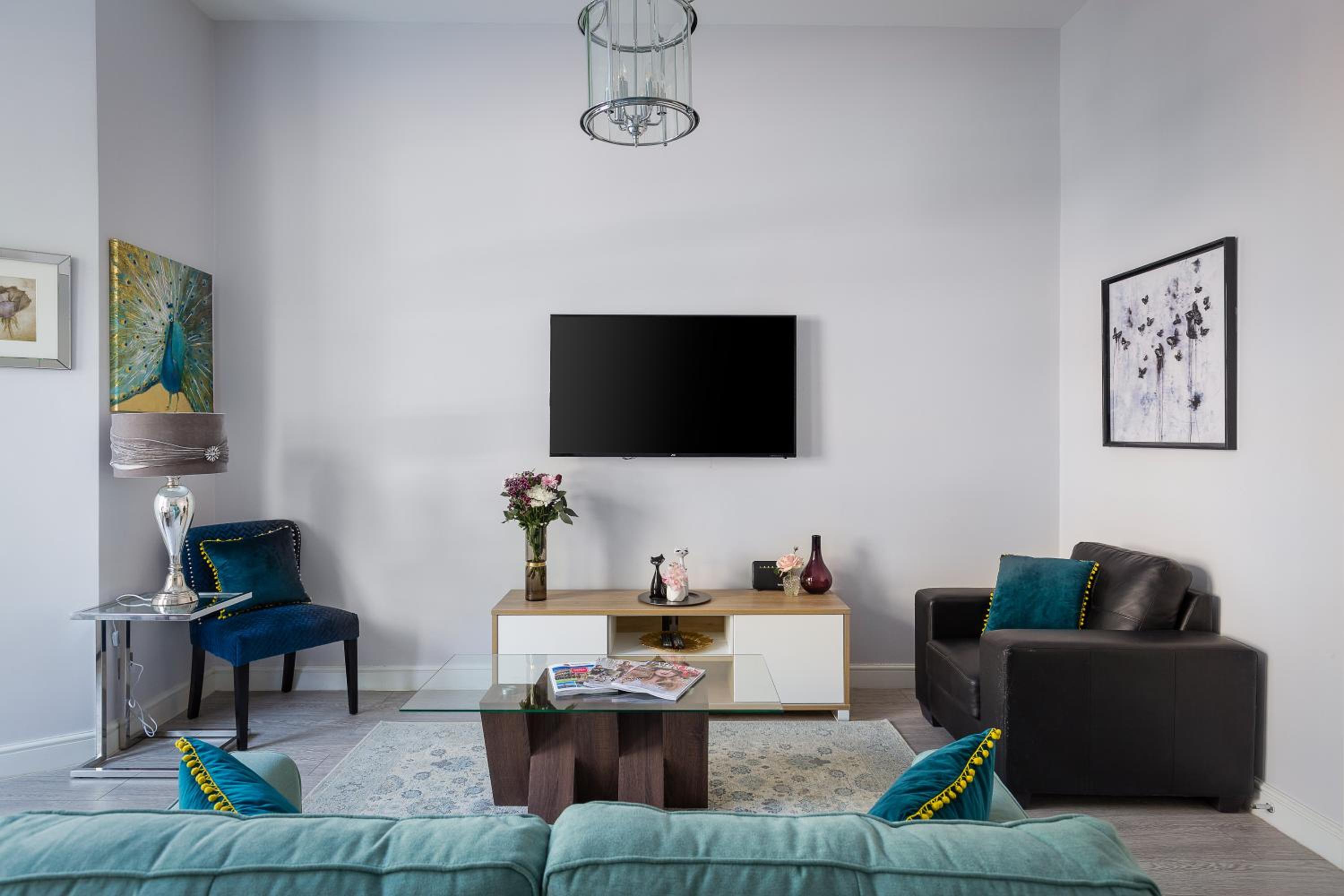 Apartment photo 2