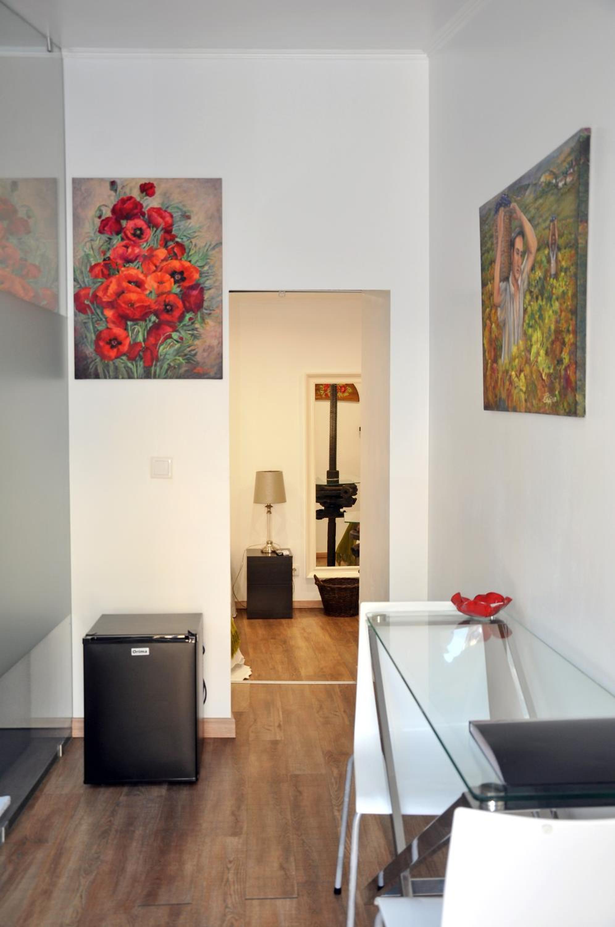Large Twin Room - Photo 6