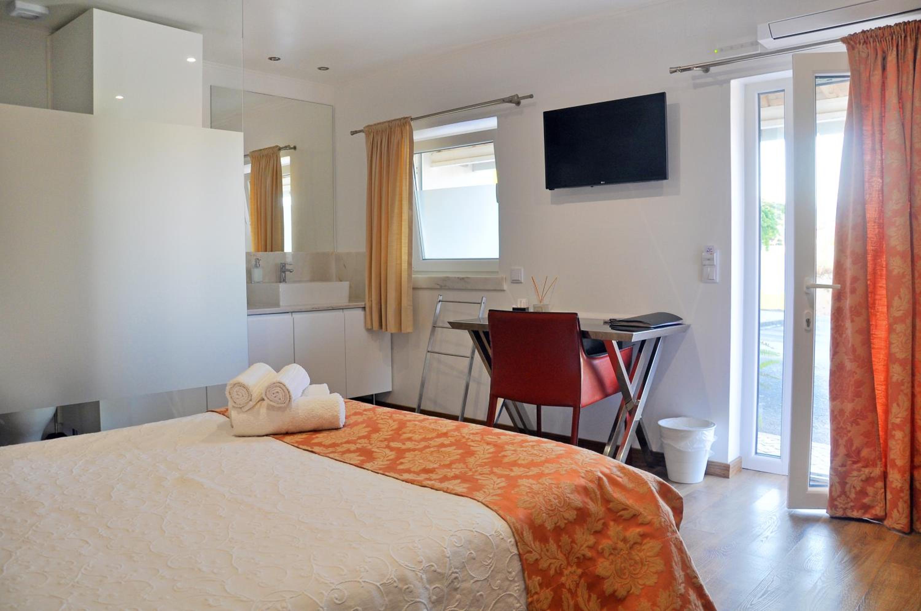 Double Room with Patio - Photo 1