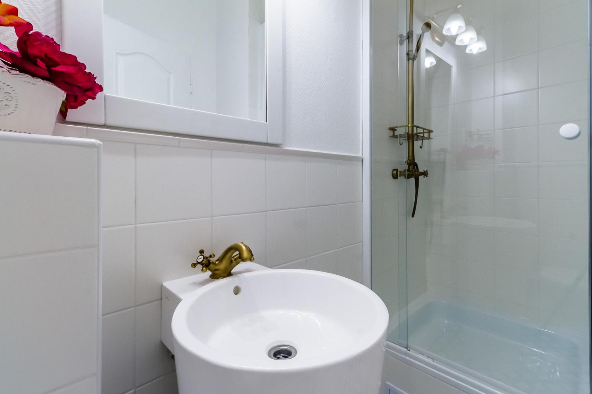 Double or Twin Room with Private Bathroom photo 2