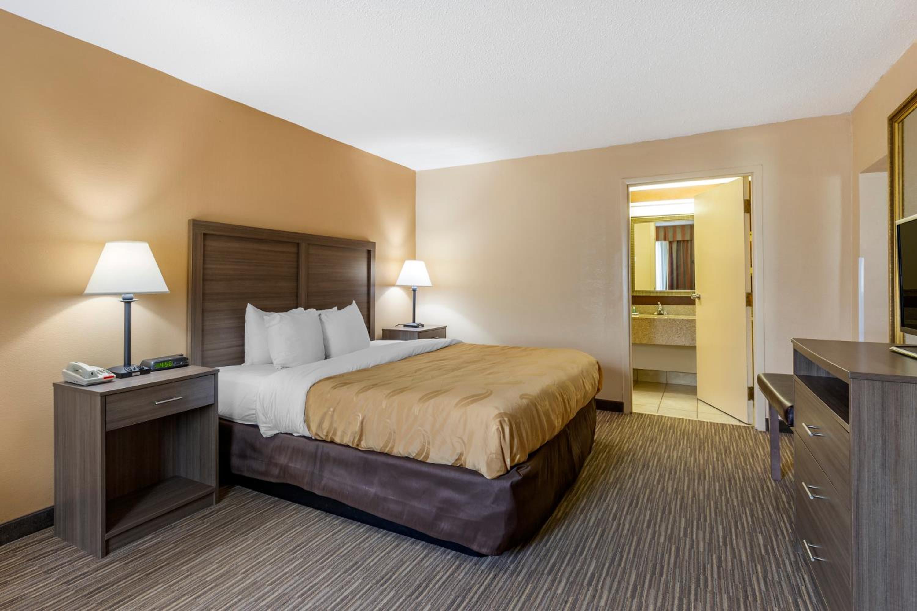 King Room - Non-Smoking - Photo 12