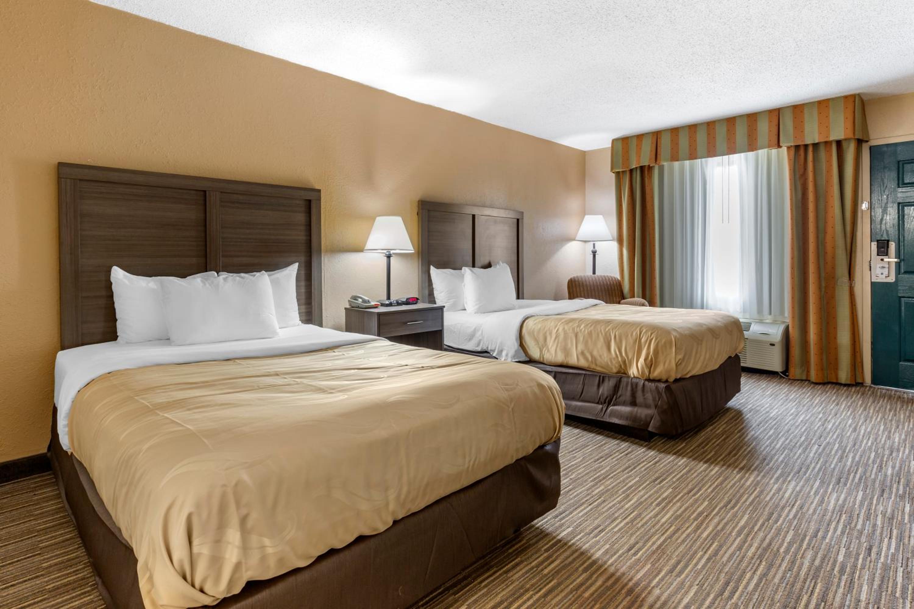 Double Room with Two Double Beds - Non-Smoking - Photo 3