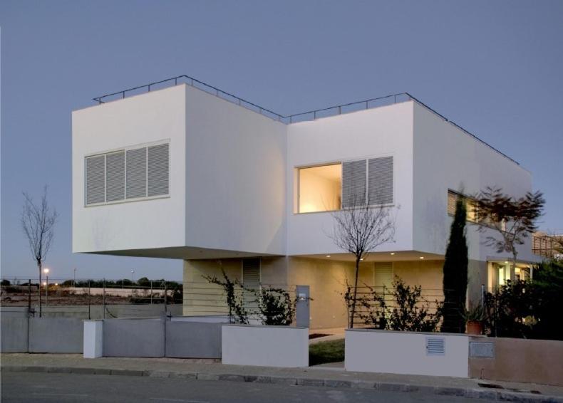 Three-Bedroom House photo 3